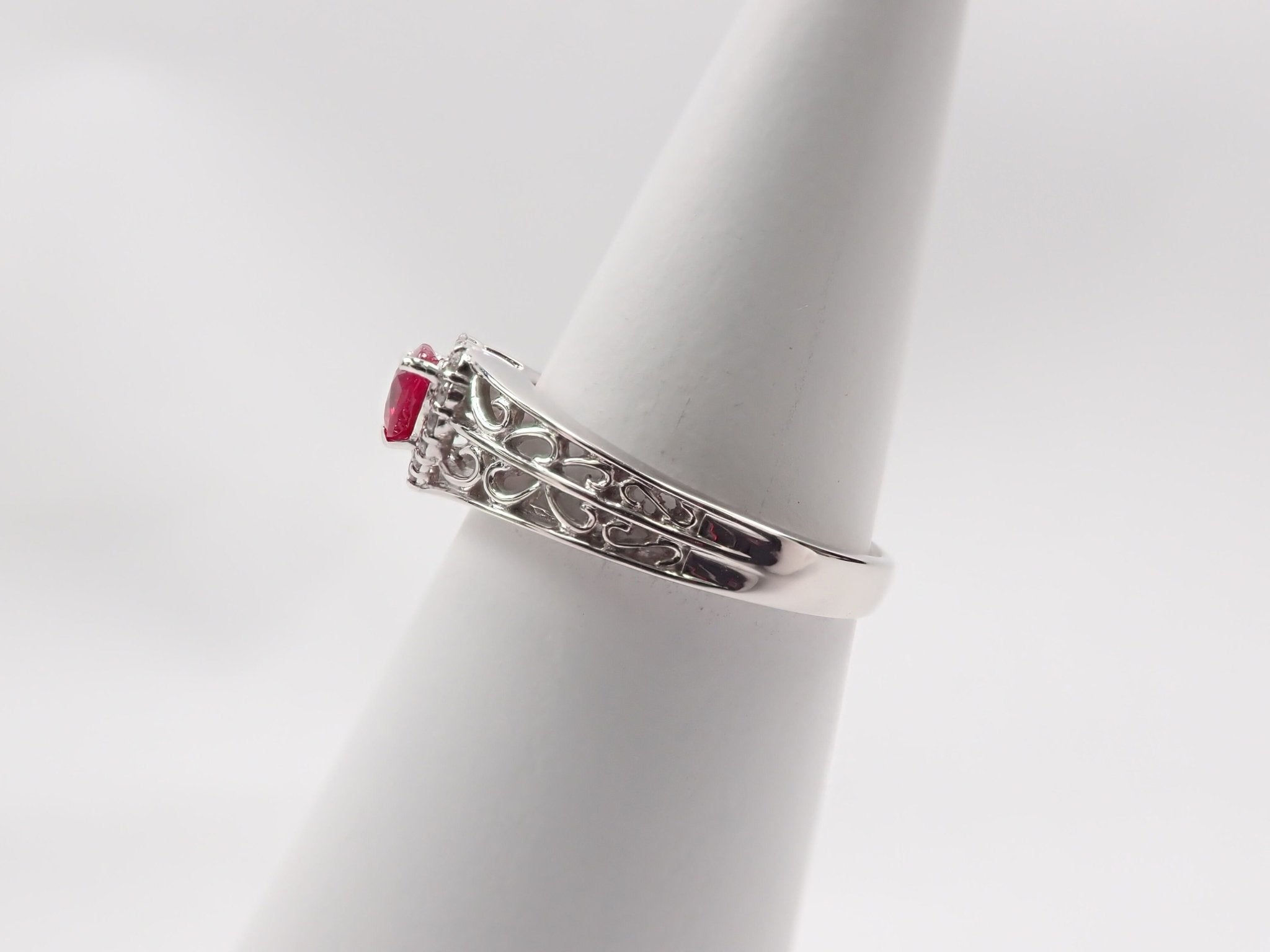 Pt950ビルマ産ピジョンブラッドルビー 0.37ct リング GIA付 - KARATZ STORE|カラッツSTORE
