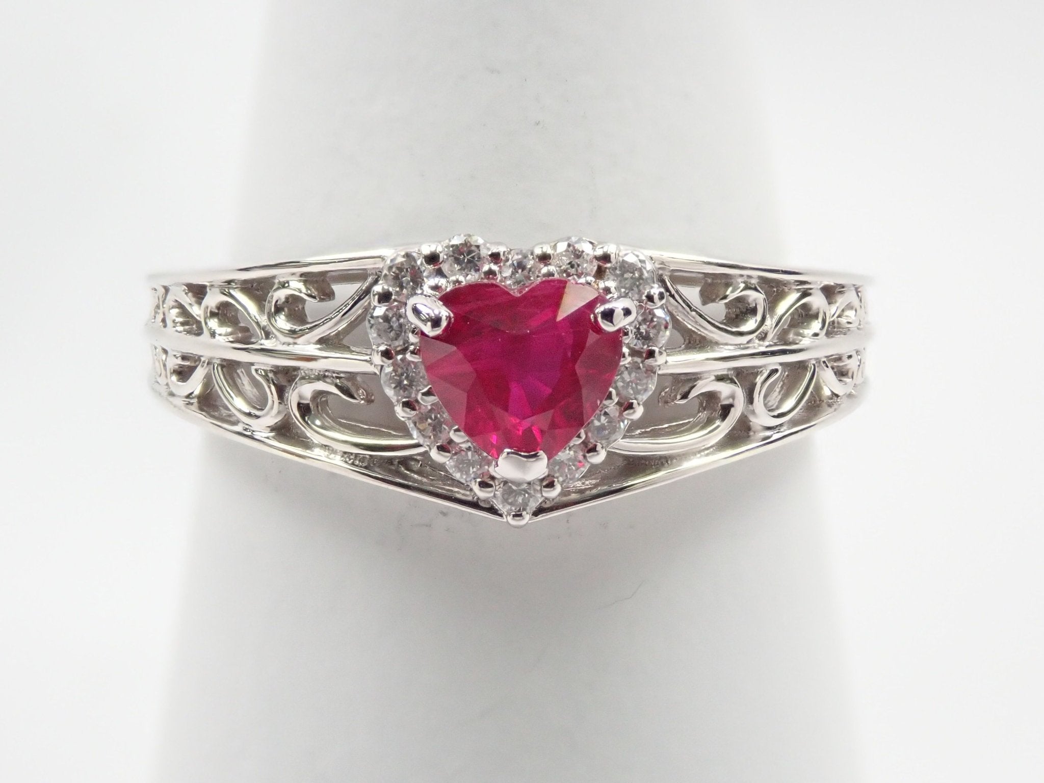Pt950ビルマ産ピジョンブラッドルビー 0.37ct リング GIA付 - KARATZ STORE|カラッツSTORE