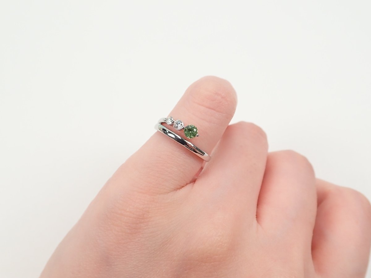 Pt950ロシア産デマントイドガーネット(ホーステール認む)0.155ct リング - KARATZ STORE|カラッツSTORE