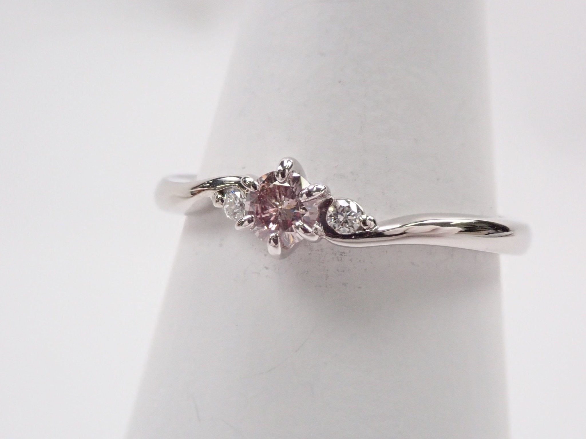 Pt950ピンクダイヤモンド0.169ct リング(FANCY LIGHT BROWNISH PINK ) - KARATZ STORE|カラッツSTORE