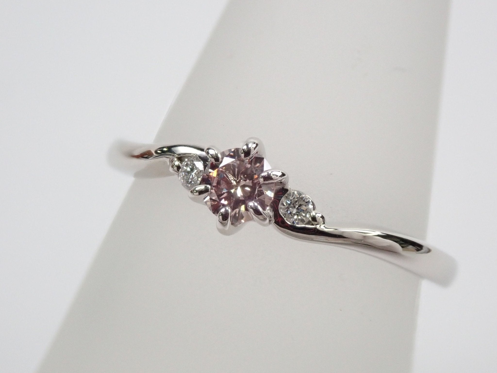 Pt950ピンクダイヤモンド0.169ct リング(FANCY LIGHT BROWNISH PINK ) - KARATZ STORE|カラッツSTORE