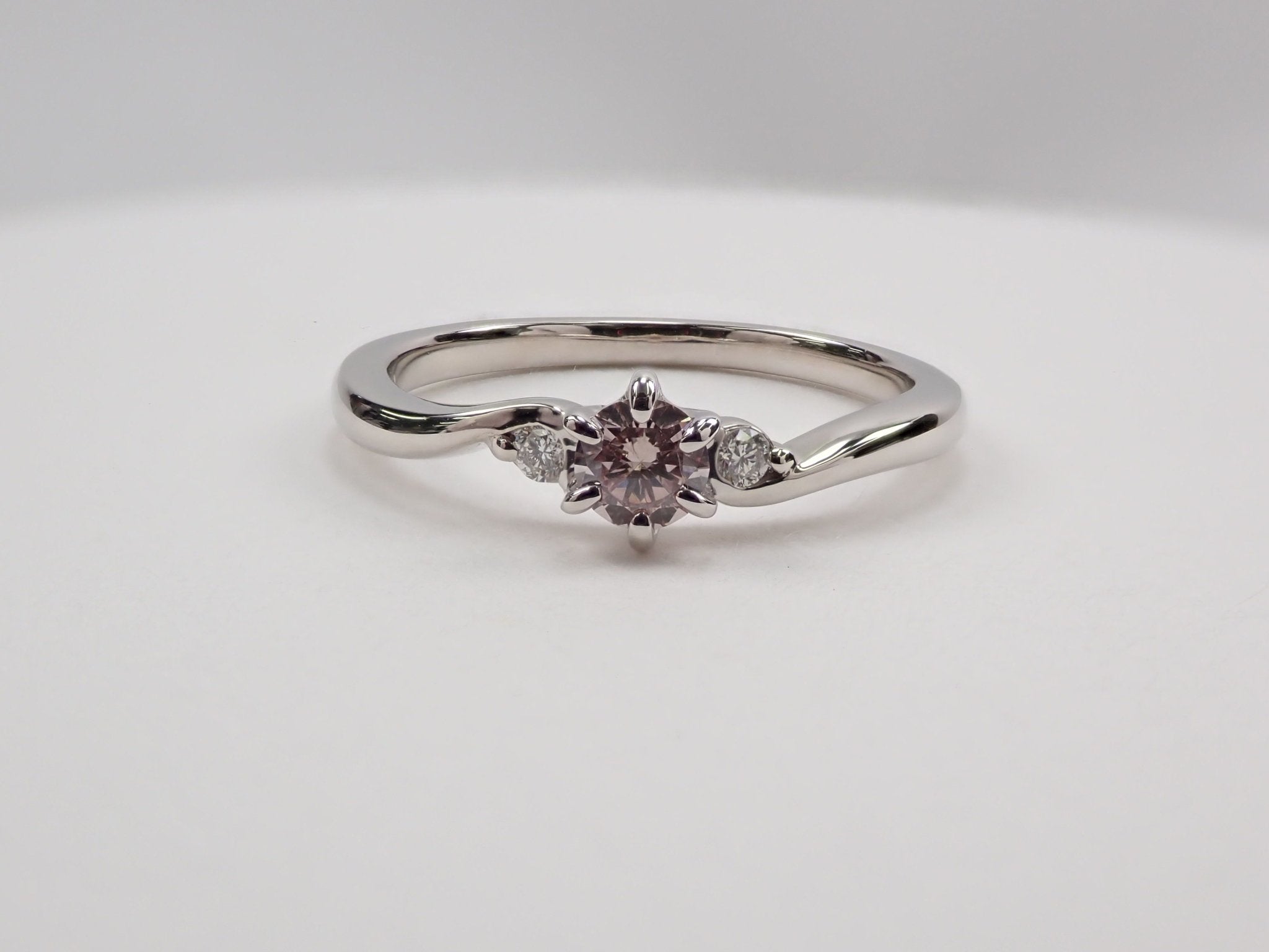 Pt950ピンクダイヤモンド0.169ct リング(FANCY LIGHT BROWNISH PINK ) - KARATZ STORE|カラッツSTORE