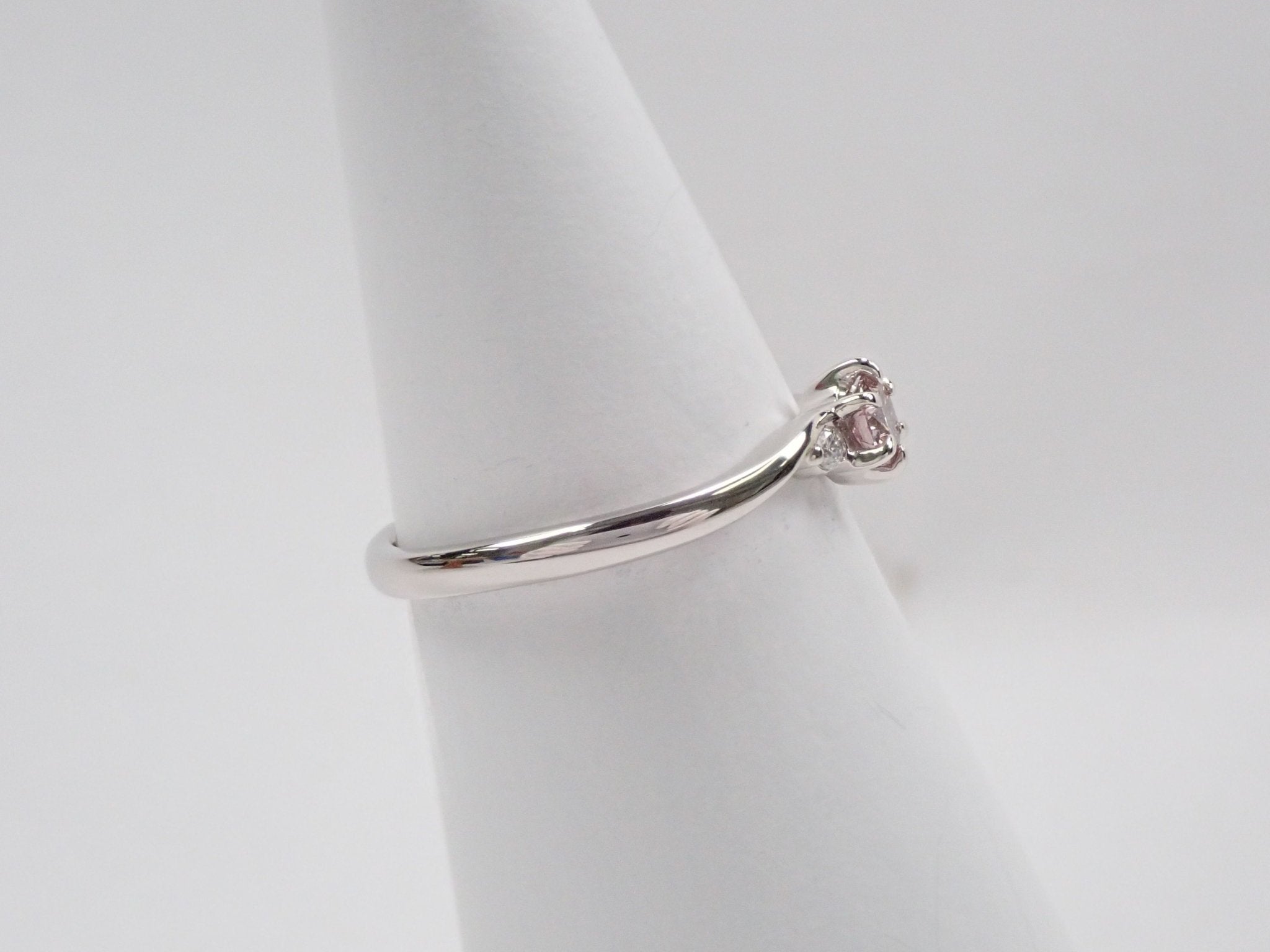 Pt950ピンクダイヤモンド0.169ct リング(FANCY LIGHT BROWNISH PINK ) - KARATZ STORE|カラッツSTORE