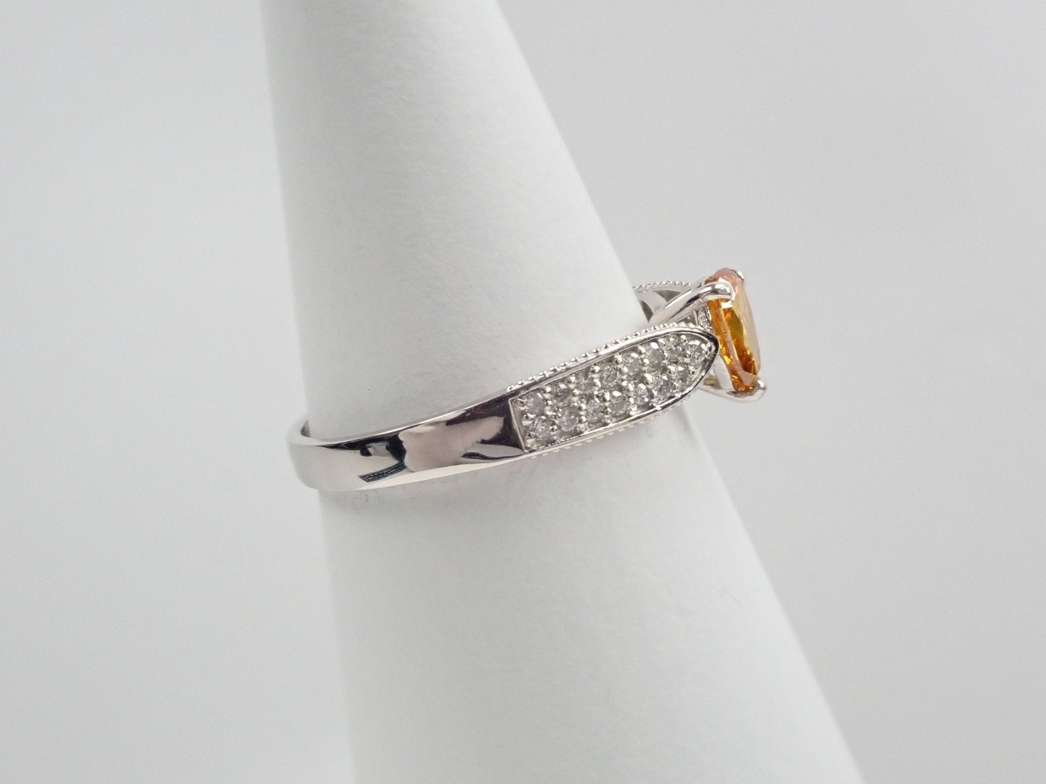 Pt950オレンジダイヤモンド0.338ct リング(FANCY DEEP YELLOWISH ORANGE) - KARATZ STORE|カラッツSTORE