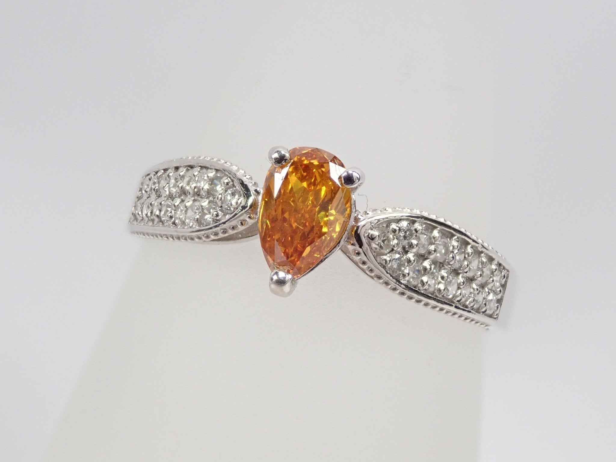 Pt950オレンジダイヤモンド0.338ct リング(FANCY DEEP YELLOWISH ORANGE) - KARATZ STORE|カラッツSTORE