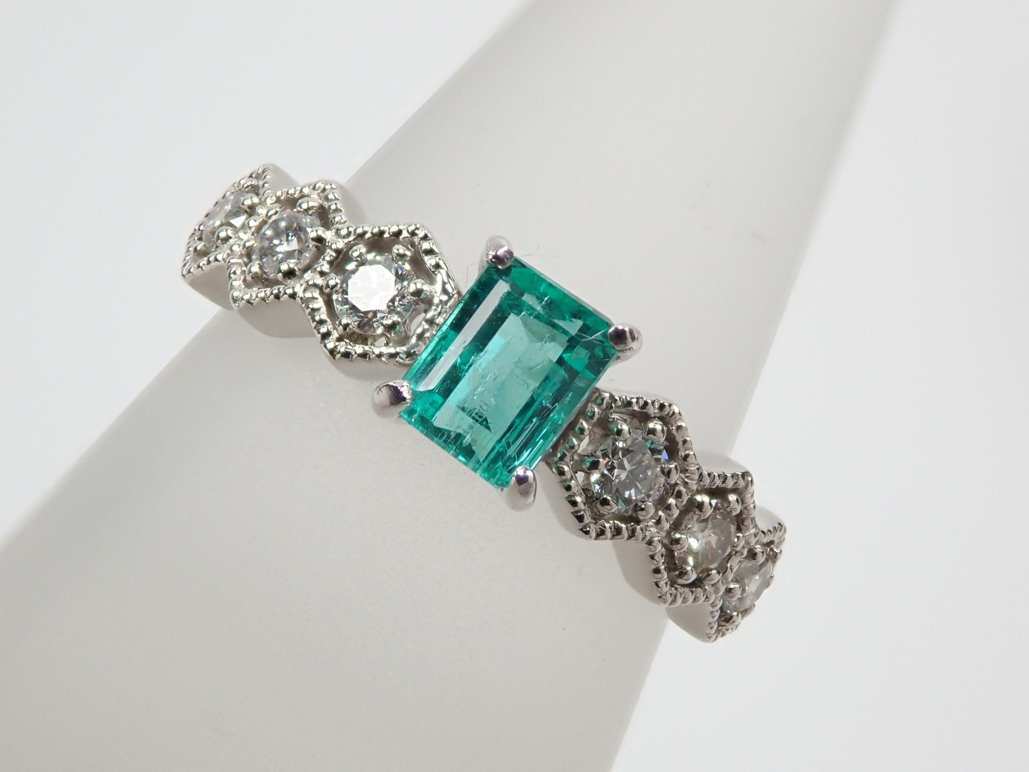 Pt950コロンビア産ノンオイルエメラルド0.48ct リング GIA付 - KARATZ STORE|カラッツSTORE