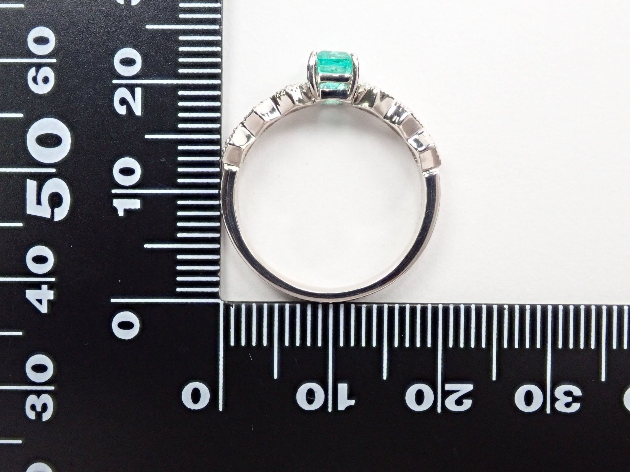 Pt950コロンビア産ノンオイルエメラルド0.48ct リング GIA付 - KARATZ STORE|カラッツSTORE