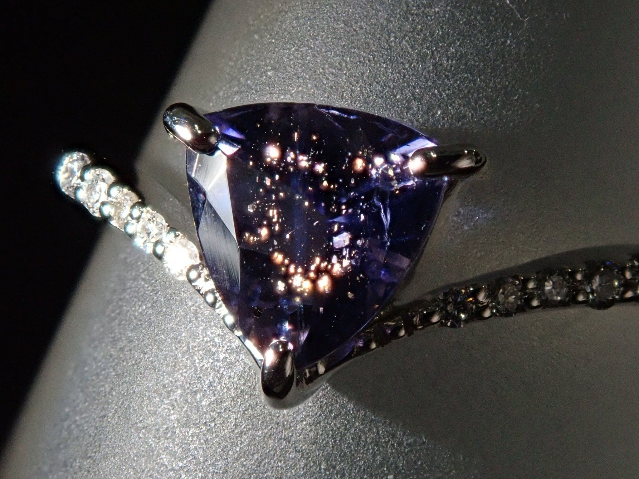 Pt950アイオライトサンストーン0.548ct リング - KARATZ STORE|カラッツSTORE