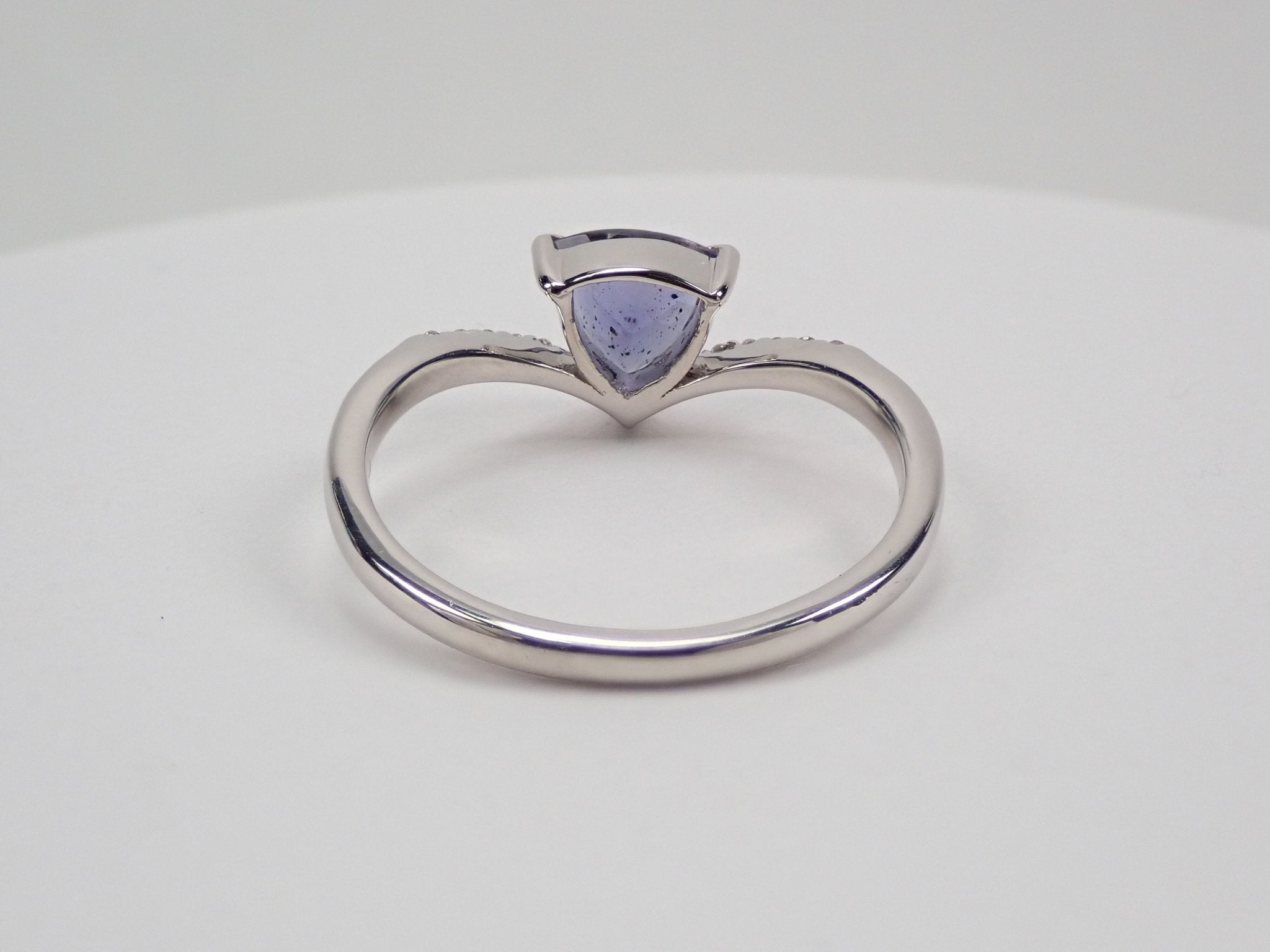 Pt950アイオライトサンストーン0.548ct リング - KARATZ STORE|カラッツSTORE