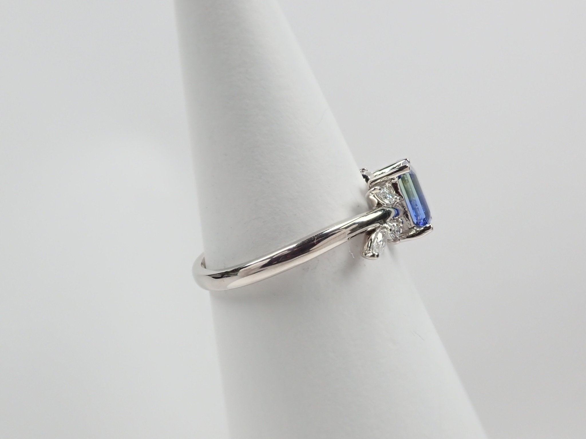 Pt950バイカラータンザナイト0.661ct リング - KARATZ STORE|カラッツSTORE