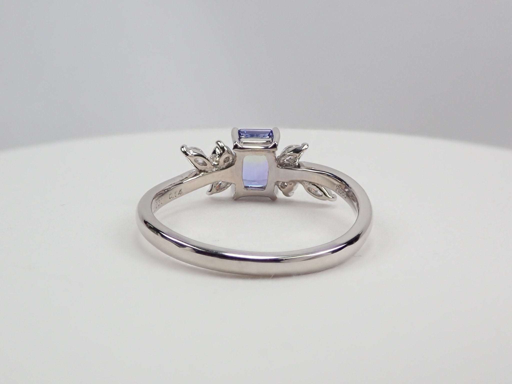 Pt950バイカラータンザナイト0.661ct リング - KARATZ STORE|カラッツSTORE