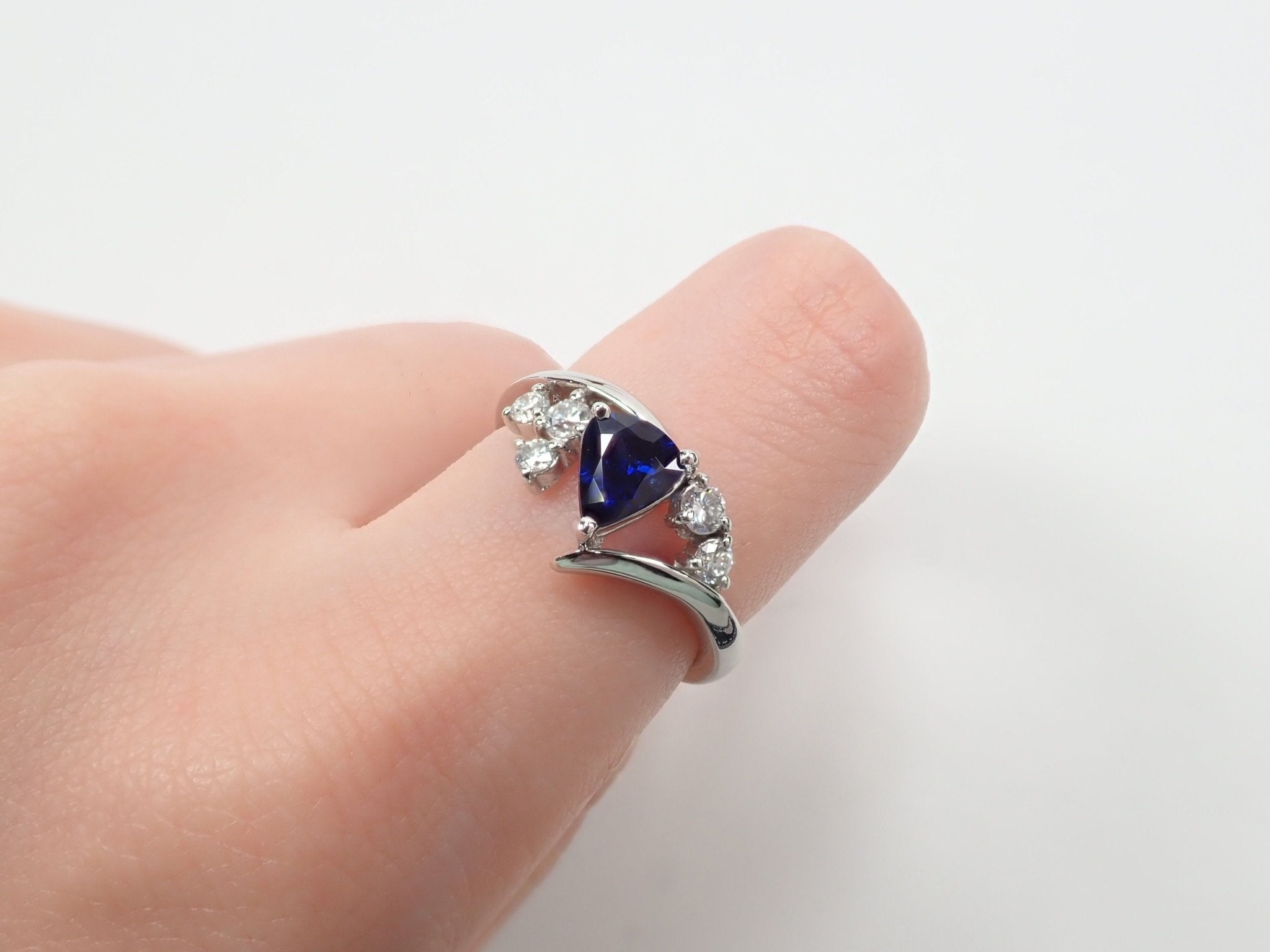 Pt950ロイヤルブルーサファイア0.73ct リング GIA付 - KARATZ STORE|カラッツSTORE