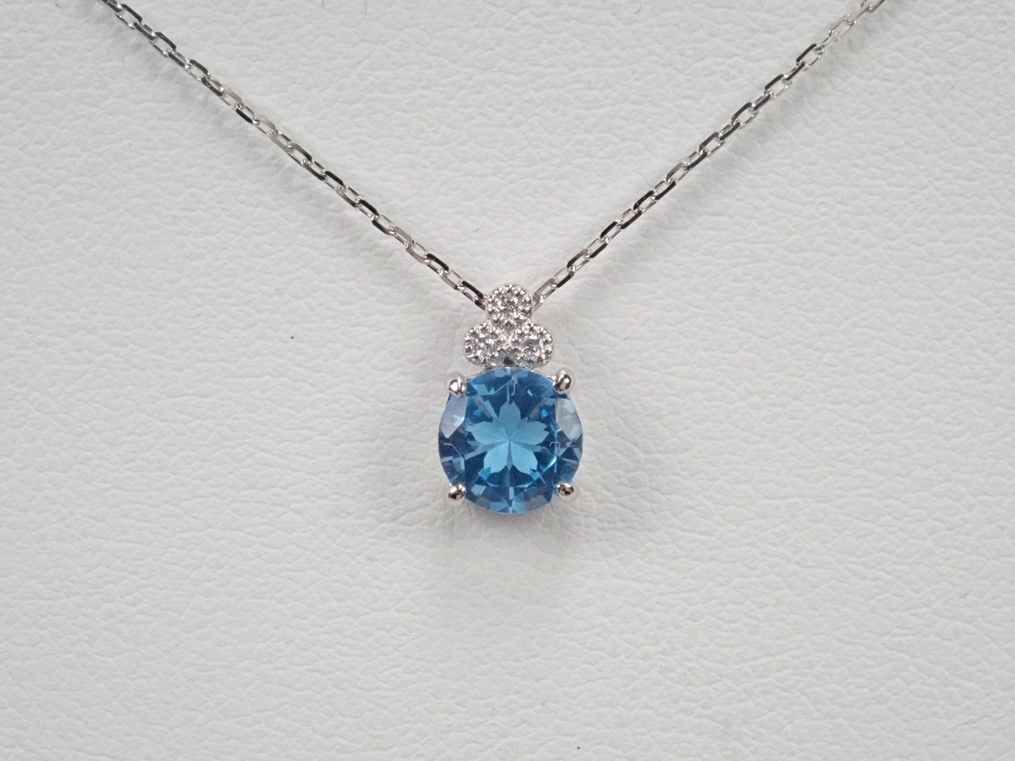 Pt950スイスブルートパーズ0.78ct ペンダントトップ(さくらインカット) - KARATZ STORE|カラッツSTORE