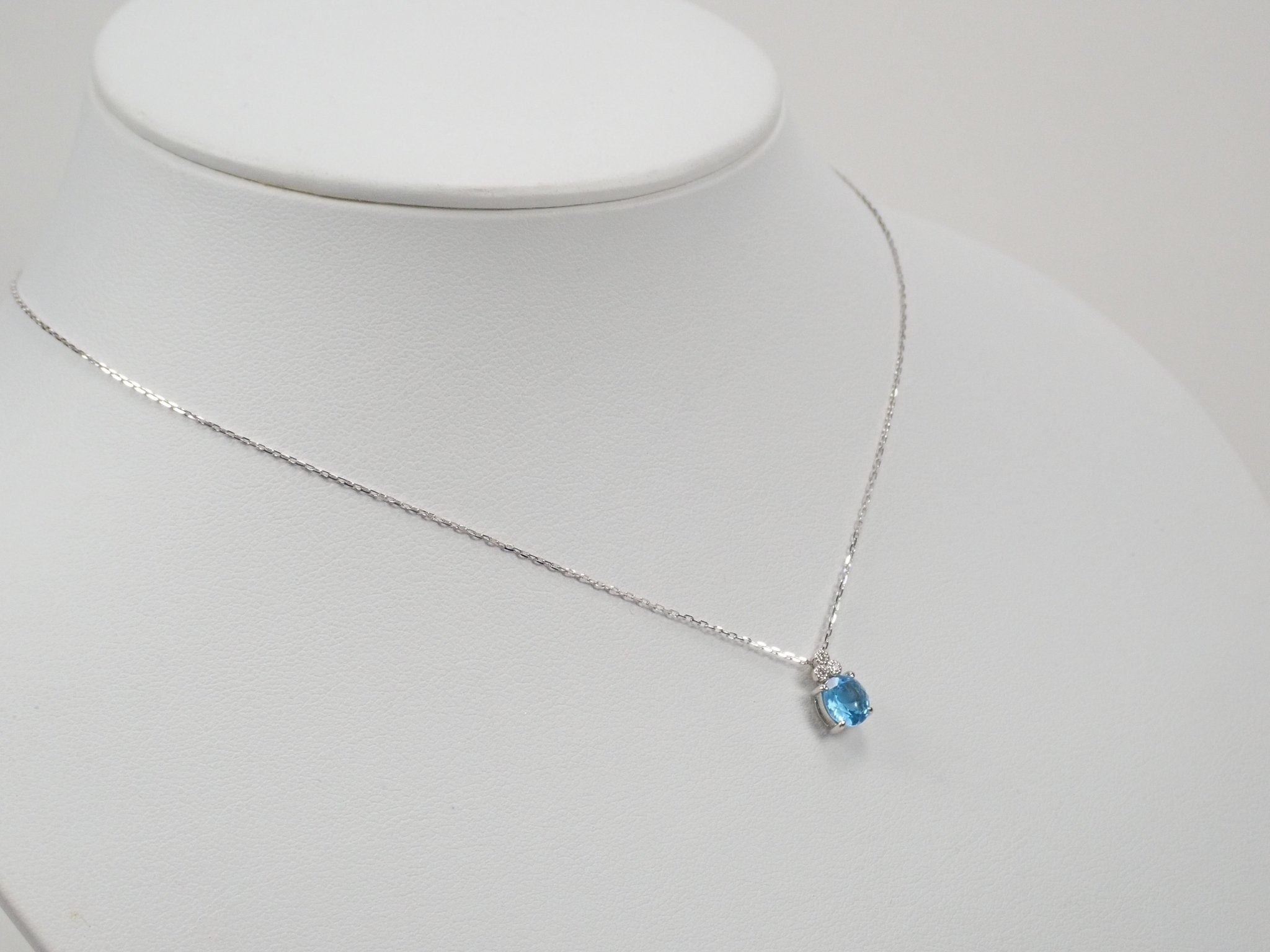 Pt950スイスブルートパーズ0.78ct ペンダントトップ(さくらインカット) - KARATZ STORE|カラッツSTORE