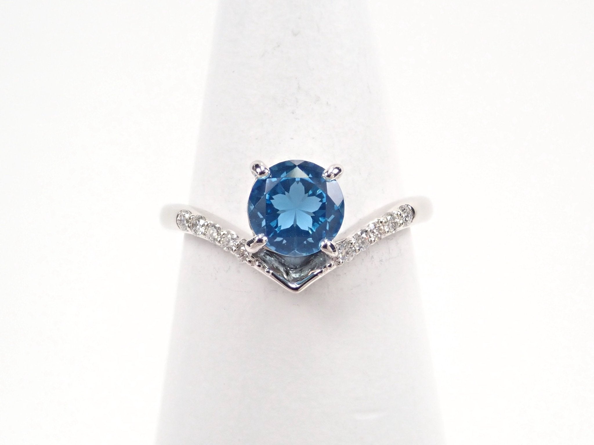 Pt950スイスブルートパーズ0.82ct リング(さくらインカット) - KARATZ STORE|カラッツSTORE