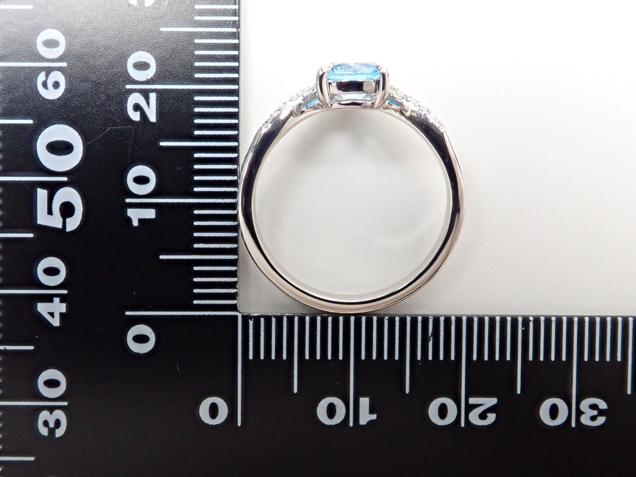 Pt950スイスブルートパーズ0.82ct リング(さくらインカット) - KARATZ STORE|カラッツSTORE