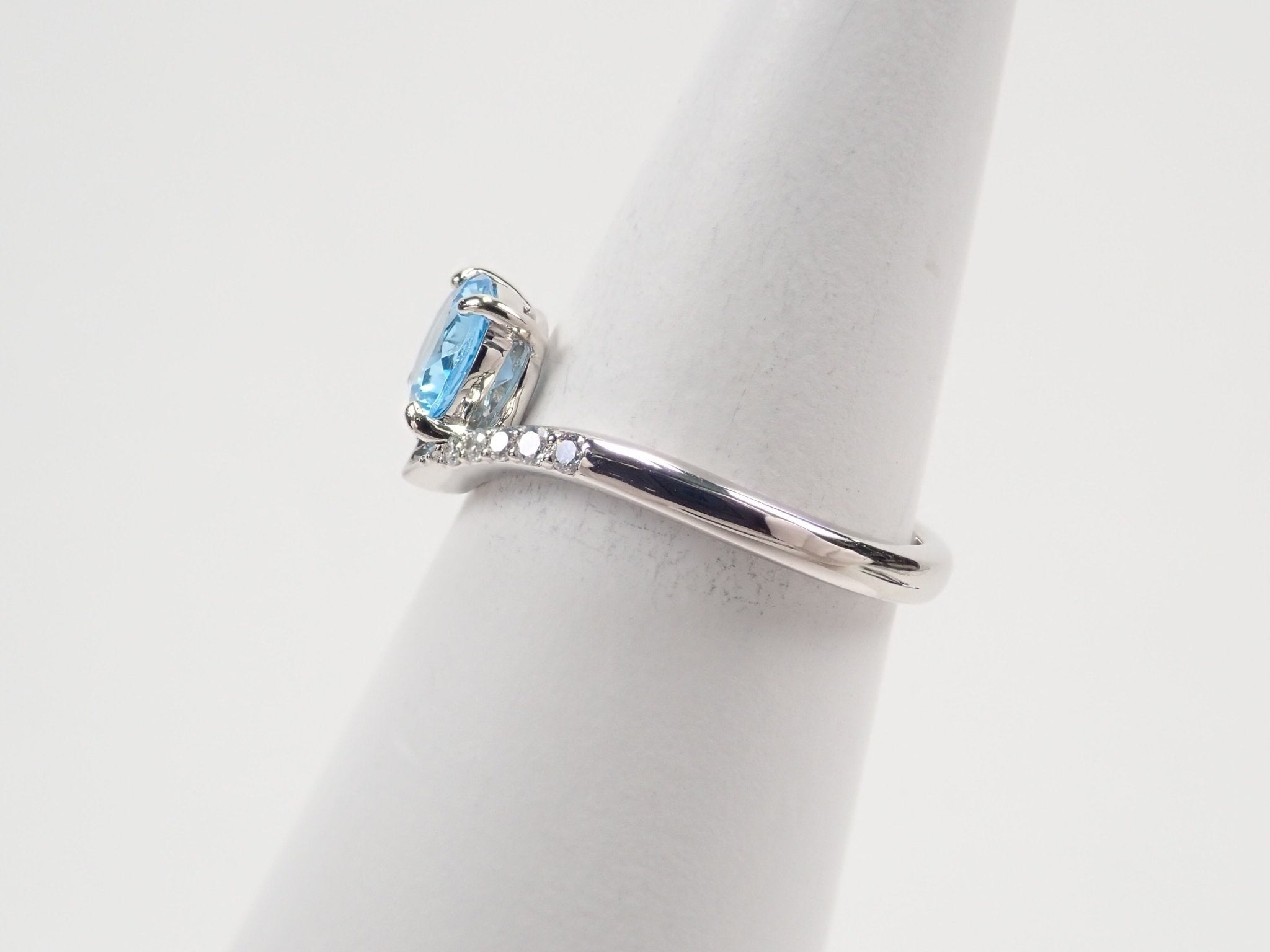 Pt950スイスブルートパーズ0.82ct リング(さくらインカット) - KARATZ STORE|カラッツSTORE