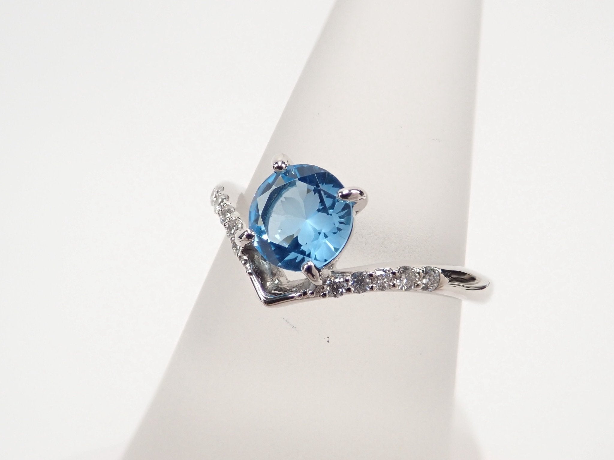 Pt950スイスブルートパーズ0.82ct リング(さくらインカット) - KARATZ STORE|カラッツSTORE