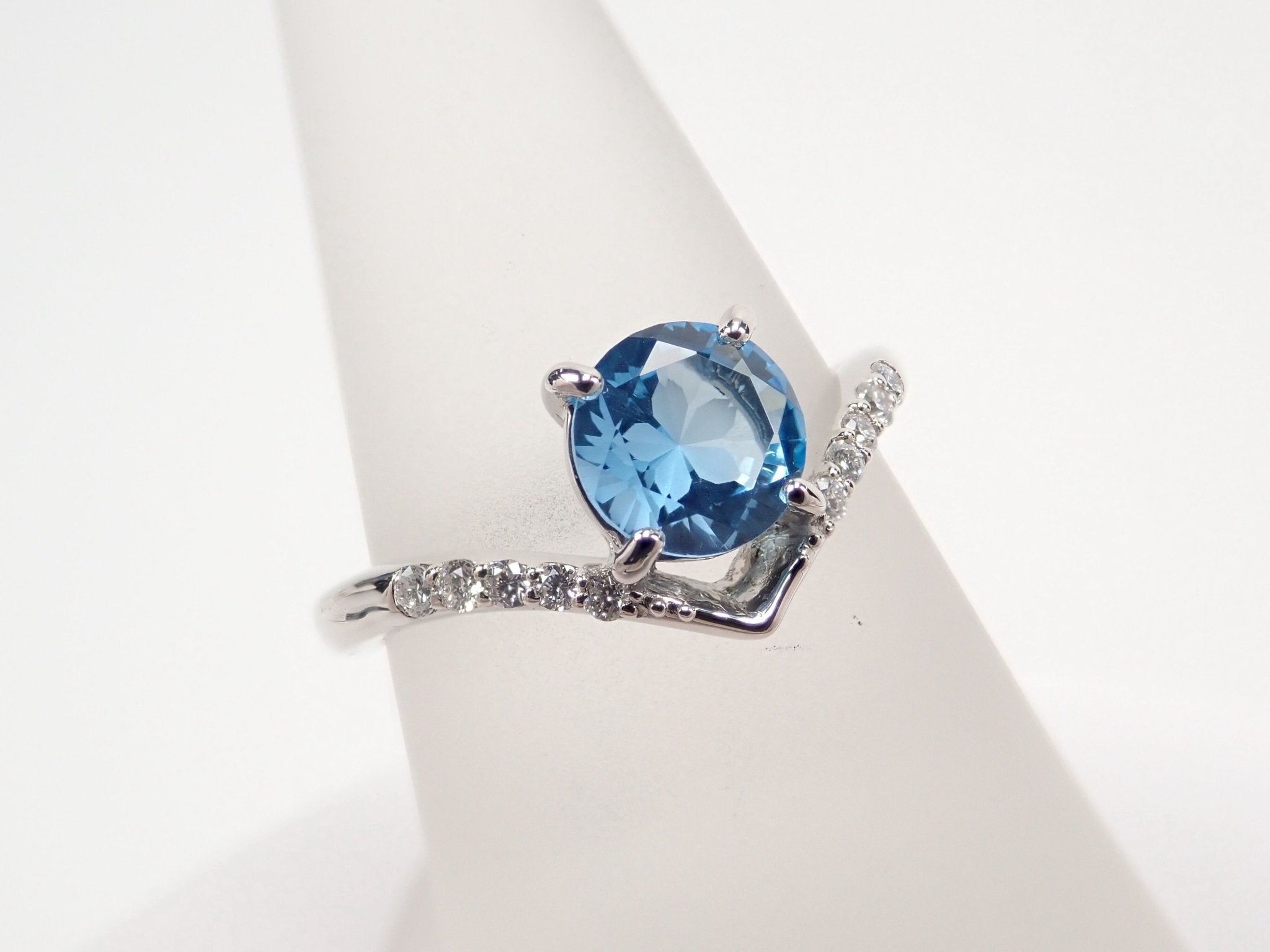 Pt950スイスブルートパーズ0.82ct リング(さくらインカット) - KARATZ STORE|カラッツSTORE