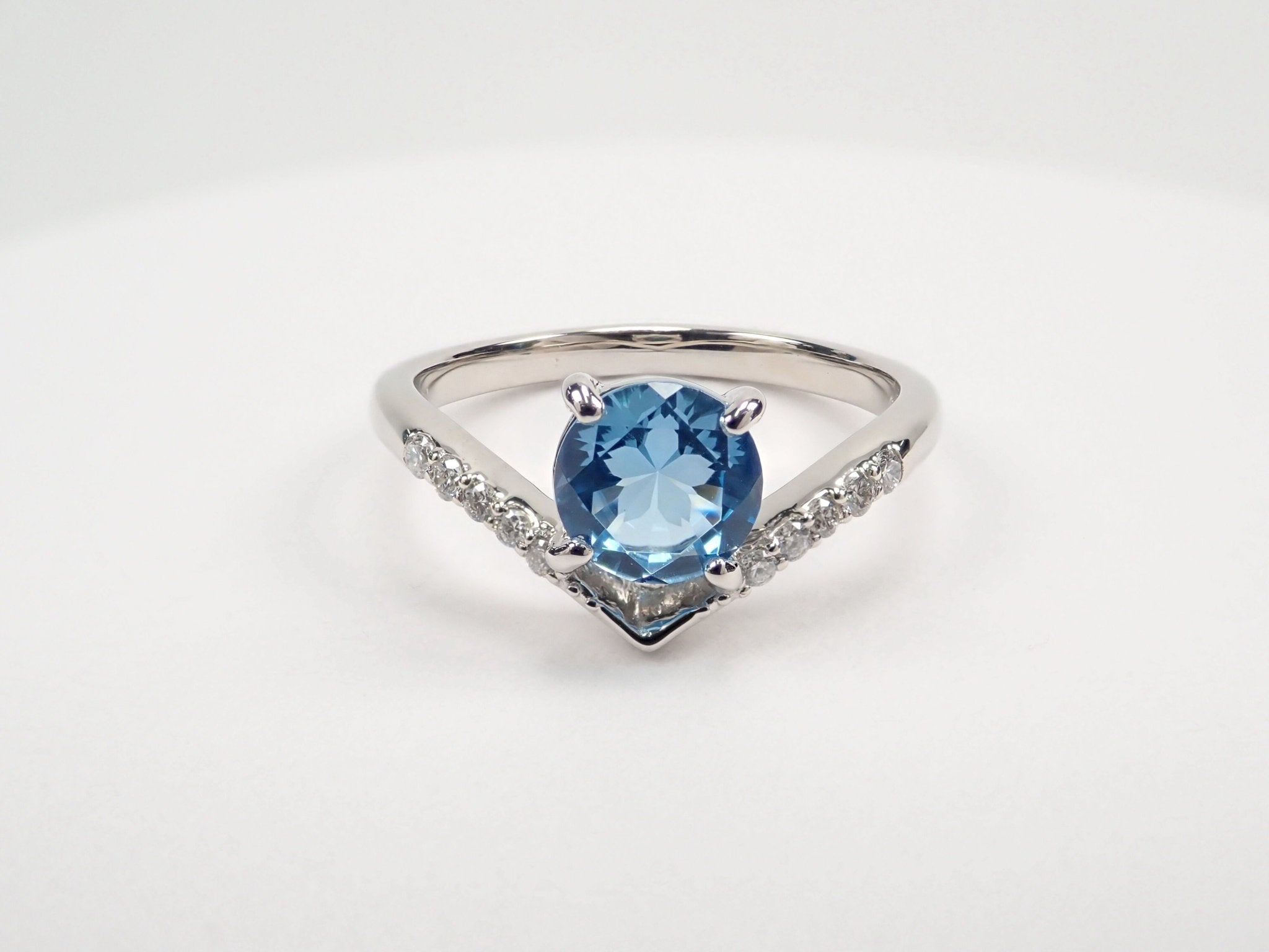 Pt950スイスブルートパーズ0.82ct リング(さくらインカット) - KARATZ STORE|カラッツSTORE