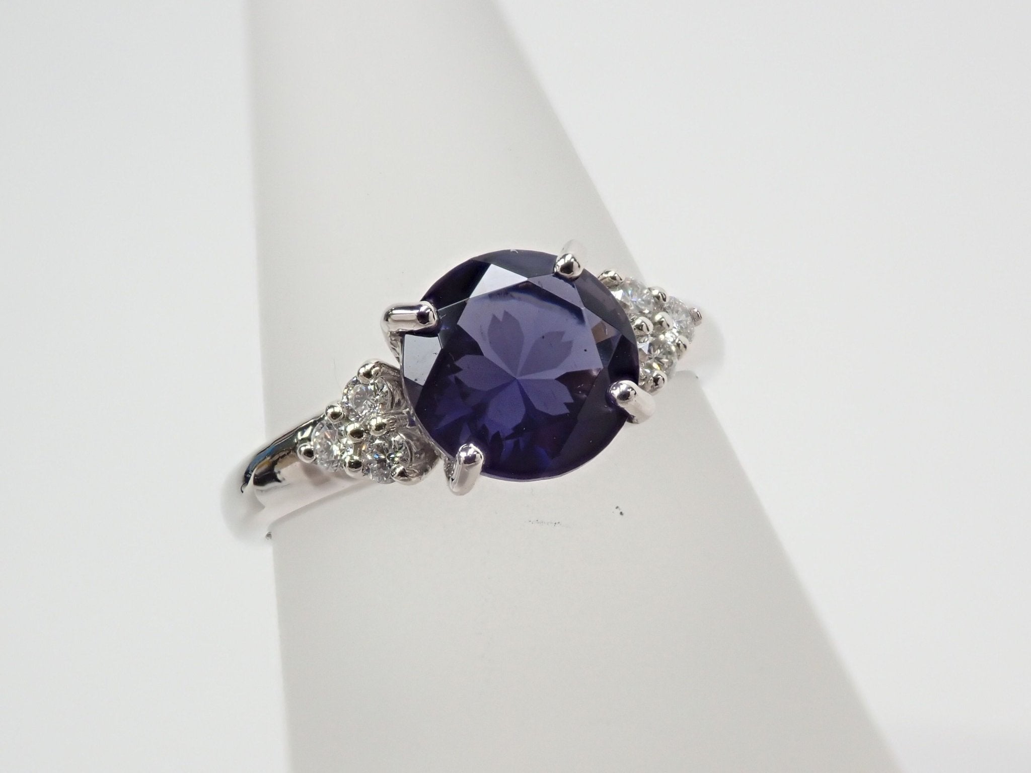 Pt950アイオライト0.92ct リング(さくらインカット) - KARATZ STORE|カラッツSTORE