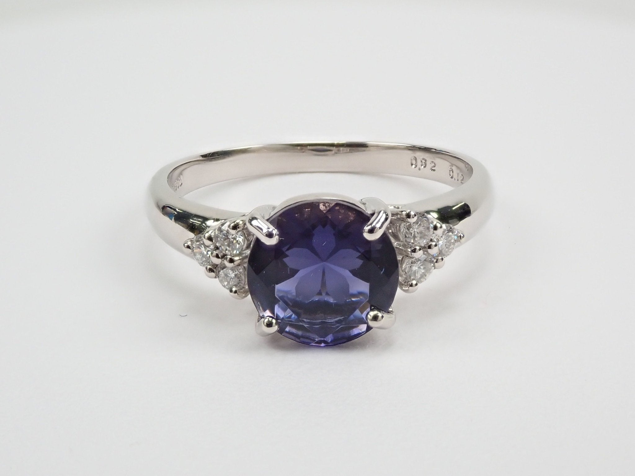Pt950アイオライト0.92ct リング(さくらインカット) - KARATZ STORE|カラッツSTORE