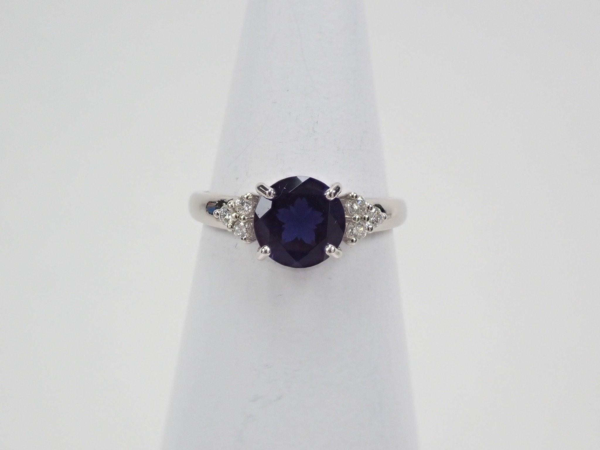 Pt950アイオライト0.92ct リング(さくらインカット) - KARATZ STORE|カラッツSTORE