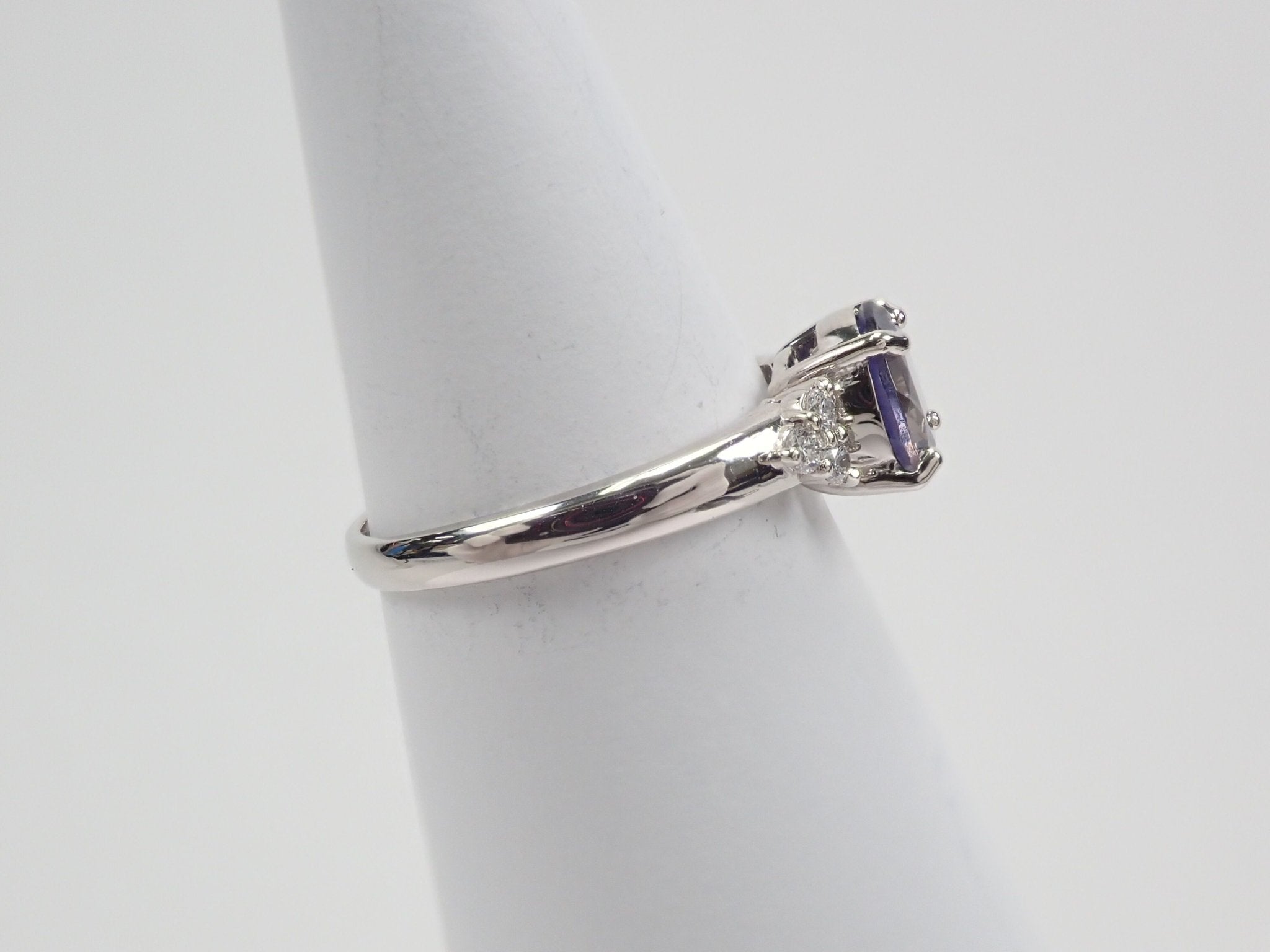 Pt950アイオライト0.92ct リング(さくらインカット) - KARATZ STORE|カラッツSTORE