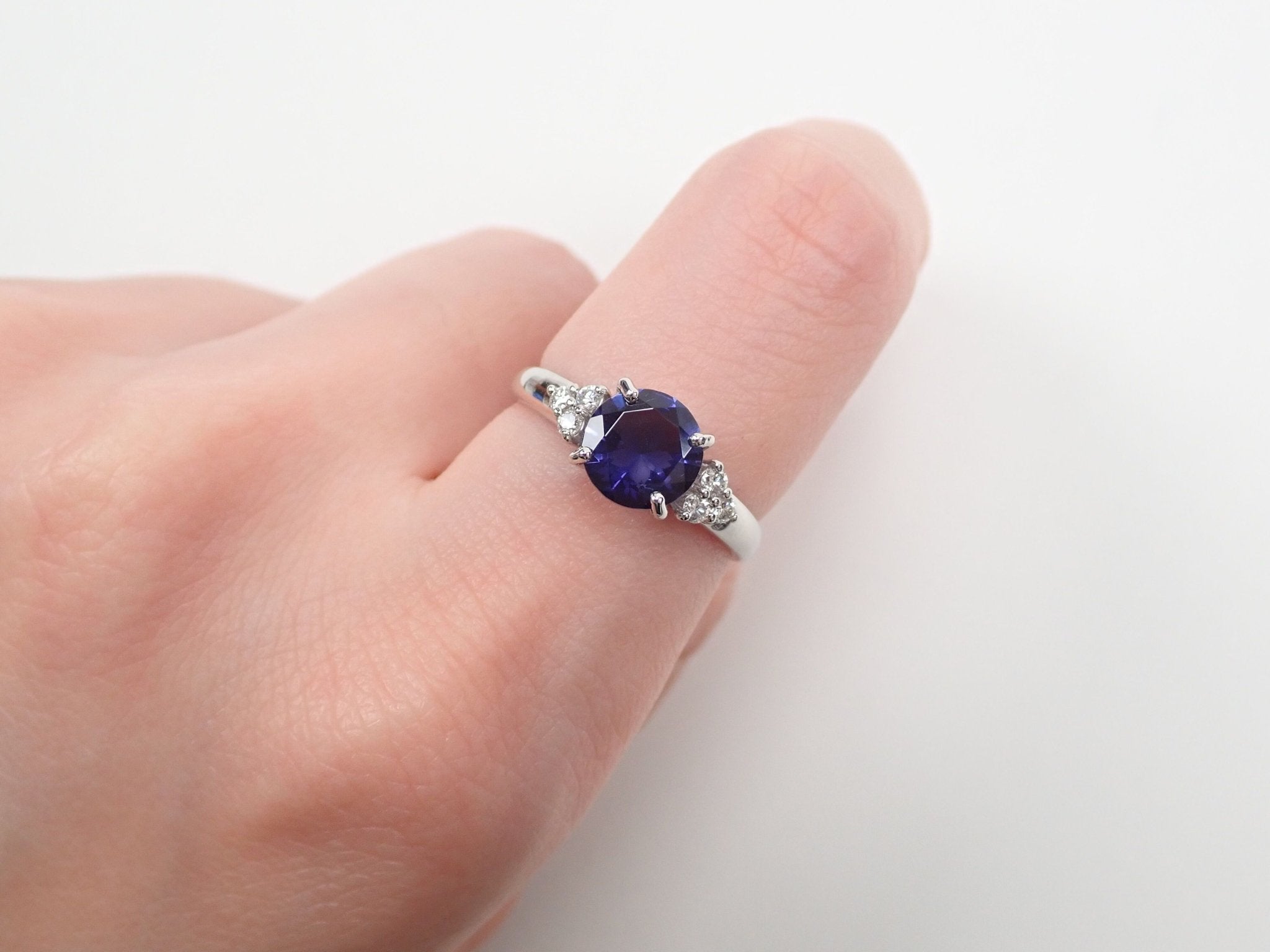 Pt950アイオライト0.92ct リング(さくらインカット) - KARATZ STORE|カラッツSTORE