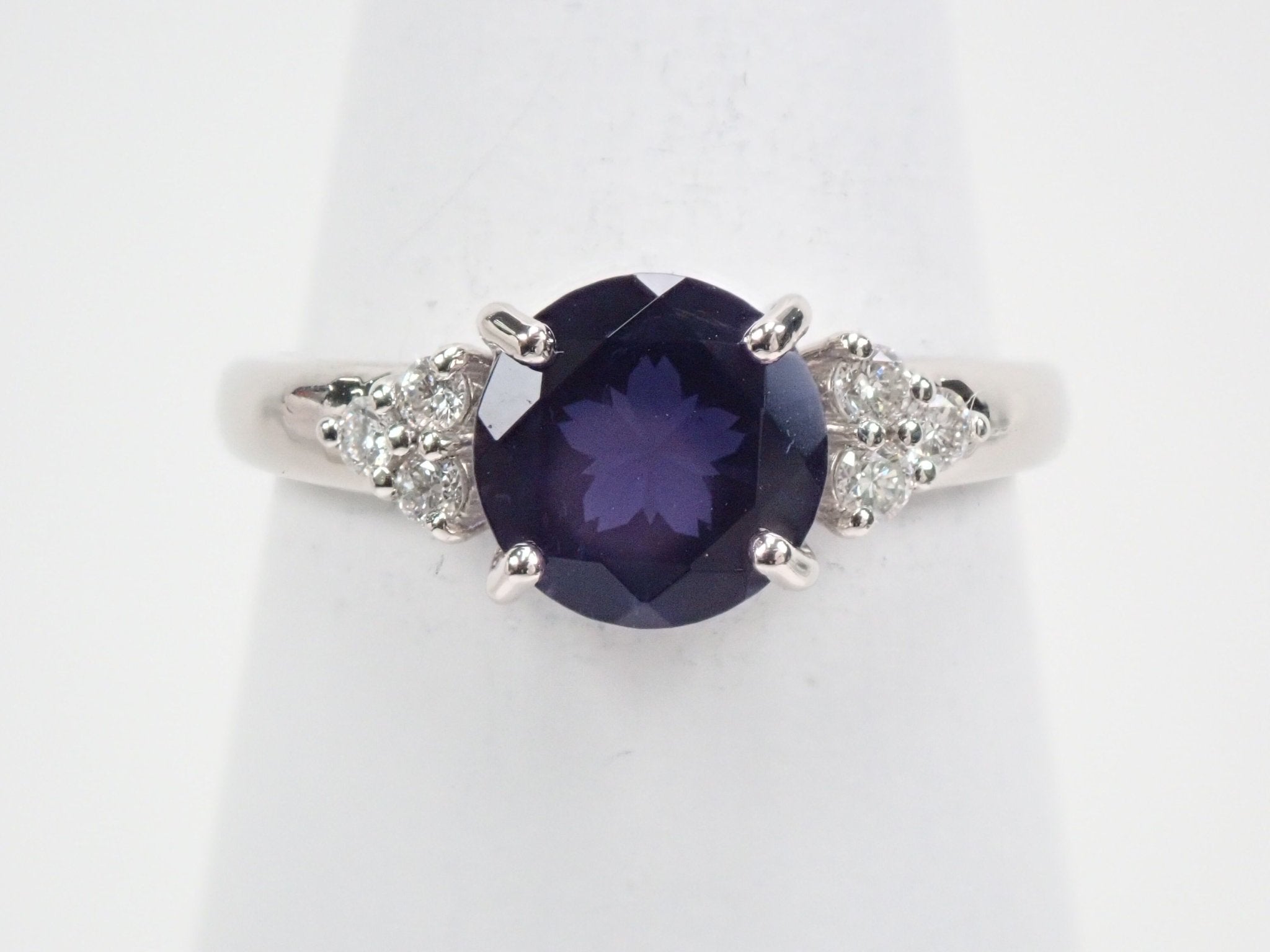 Pt950アイオライト0.92ct リング(さくらインカット) - KARATZ STORE|カラッツSTORE