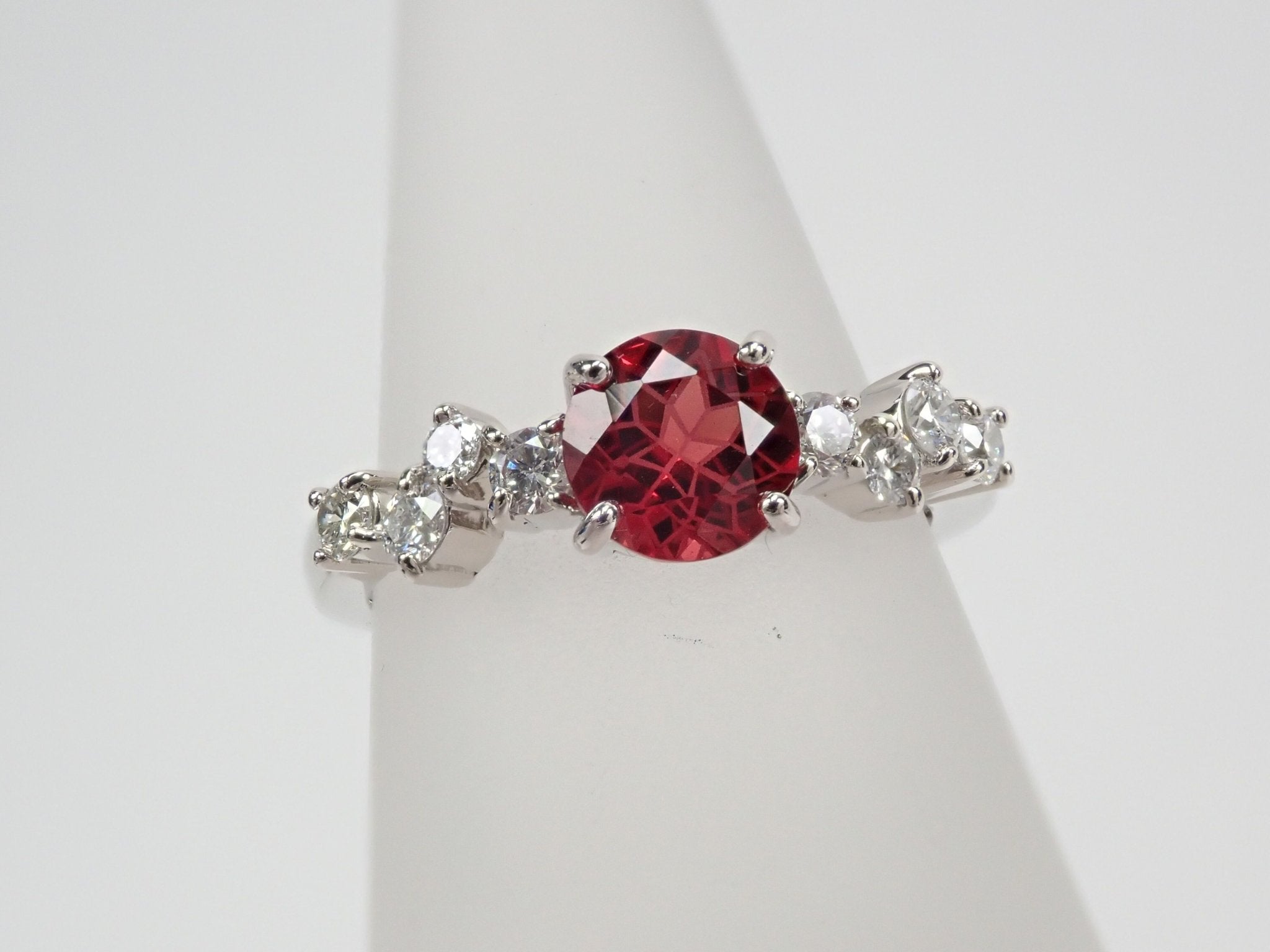 Pt950アルマンディンガーネット0.95ct リング(ダンデライオンカット) - KARATZ STORE|カラッツSTORE