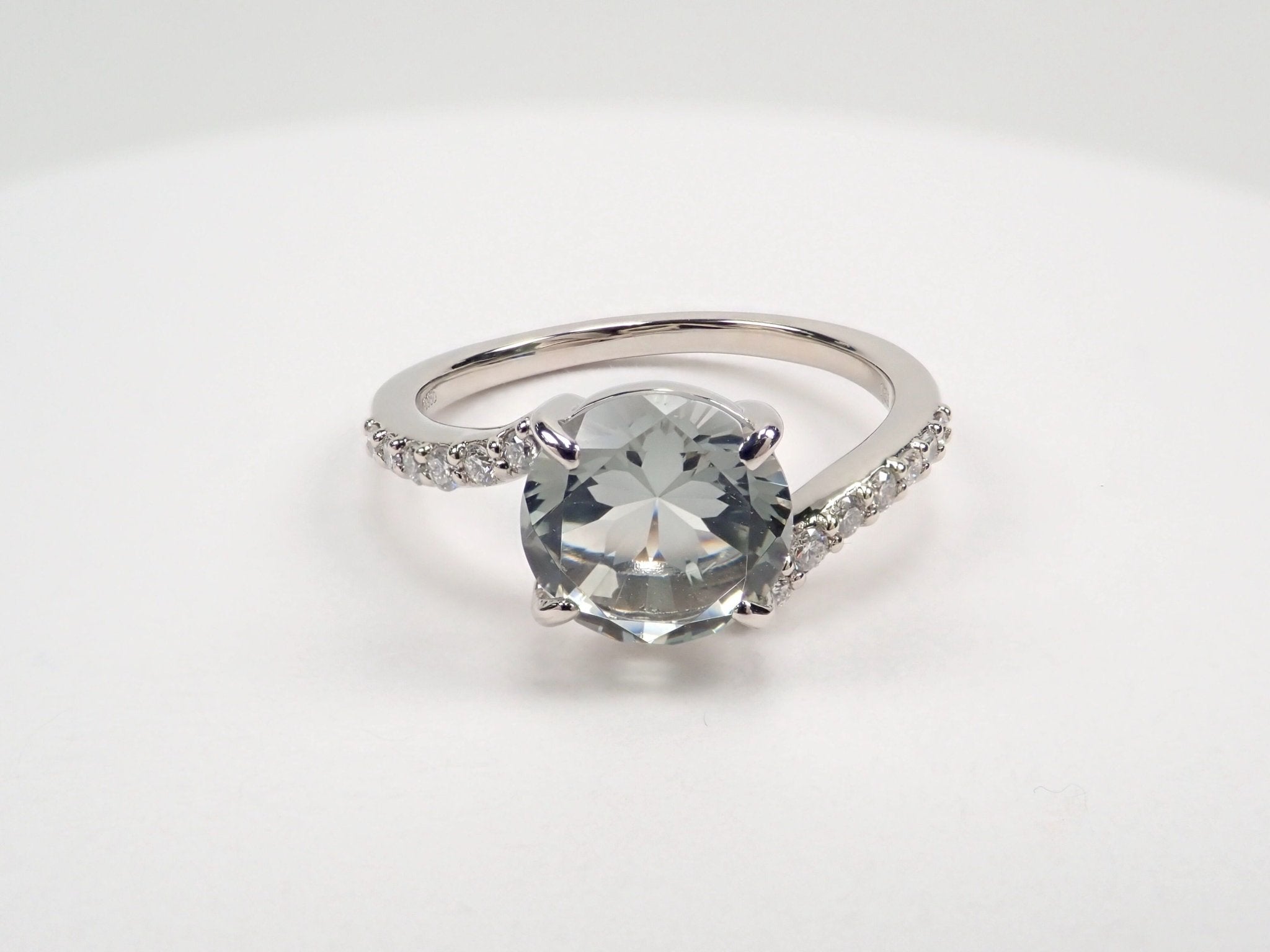 Pt950グリーンアメジスト1.59ct リング(さくらインカット) - KARATZ STORE|カラッツSTORE