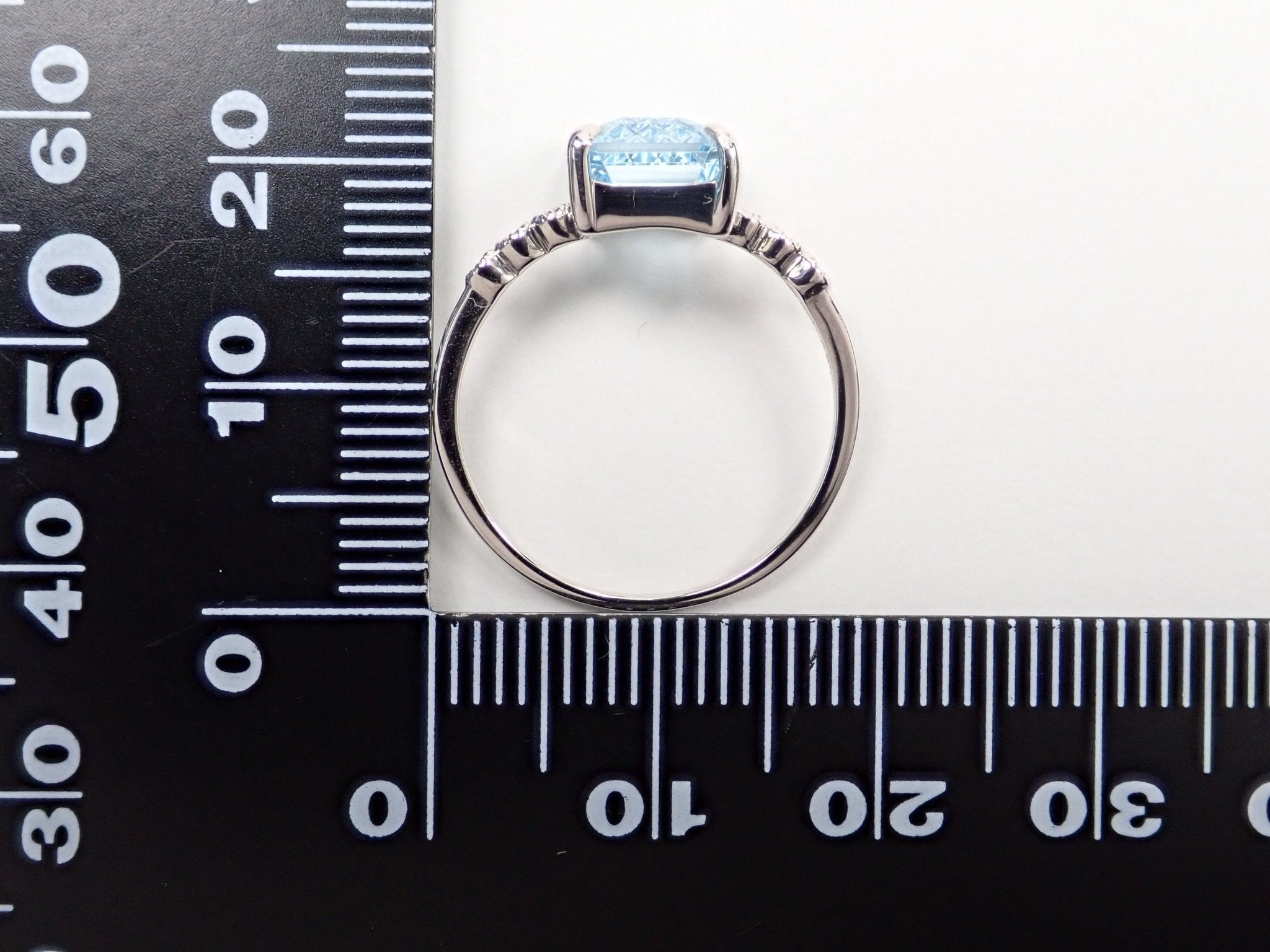 Pt950アクアマリン1.60ct リング(甲州貴石切子) - KARATZ STORE|カラッツSTORE