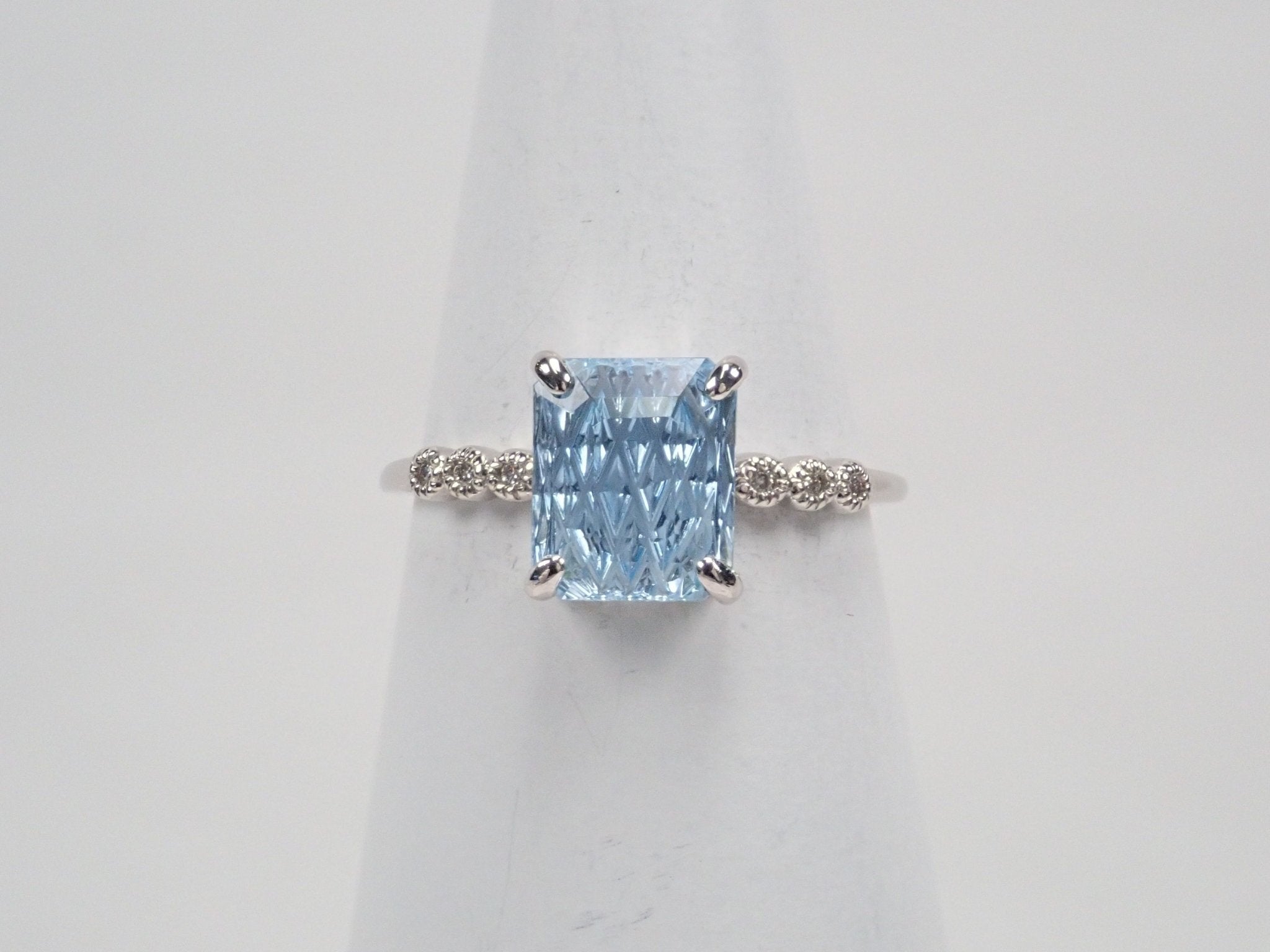 Pt950アクアマリン1.60ct リング(甲州貴石切子) - KARATZ STORE|カラッツSTORE
