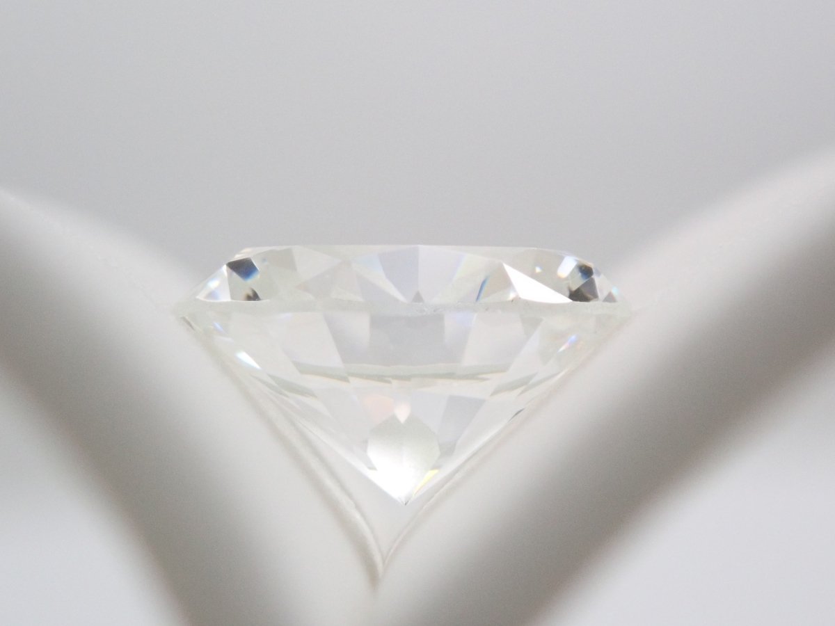 【さくらインカット】YAG(イットリウムアルミニウムガーネット) 10mm/4.779ctルース ワッペン付 - カラッツSTORE