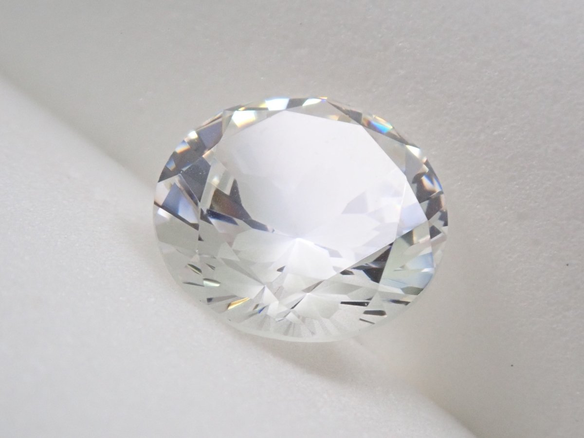 【さくらインカット】YAG(イットリウムアルミニウムガーネット) 10mm/4.779ctルース ワッペン付 - カラッツSTORE