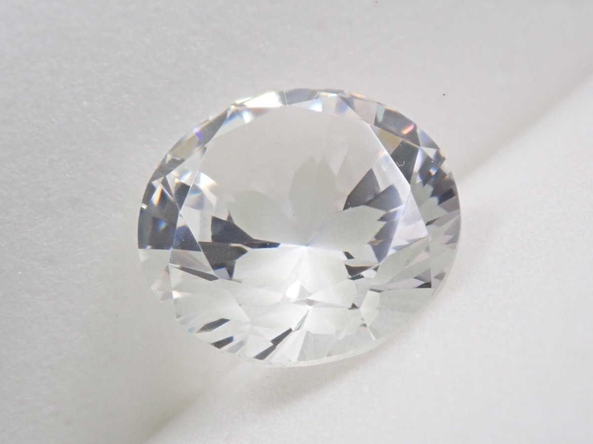 【さくらインカット】YAG(イットリウムアルミニウムガーネット) 10mm/4.779ctルース ワッペン付 - カラッツSTORE