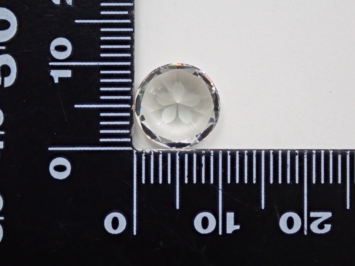 【さくらインカット】YAG(イットリウムアルミニウムガーネット) 10mm/4.779ctルース ワッペン付 - カラッツSTORE