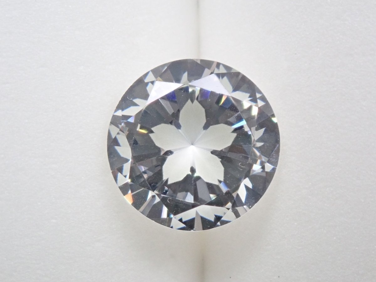 【さくらインカット】YAG(イットリウムアルミニウムガーネット) 10mm/4.779ctルース ワッペン付 - カラッツSTORE