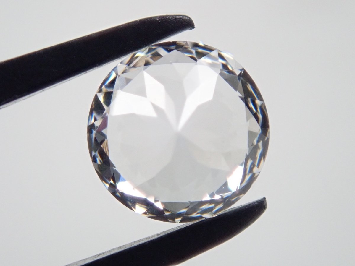 【サンジェ氏】YAG(イットリウムアルミニウムガーネット) 6.5mm/1.548ctルース - カラッツSTORE