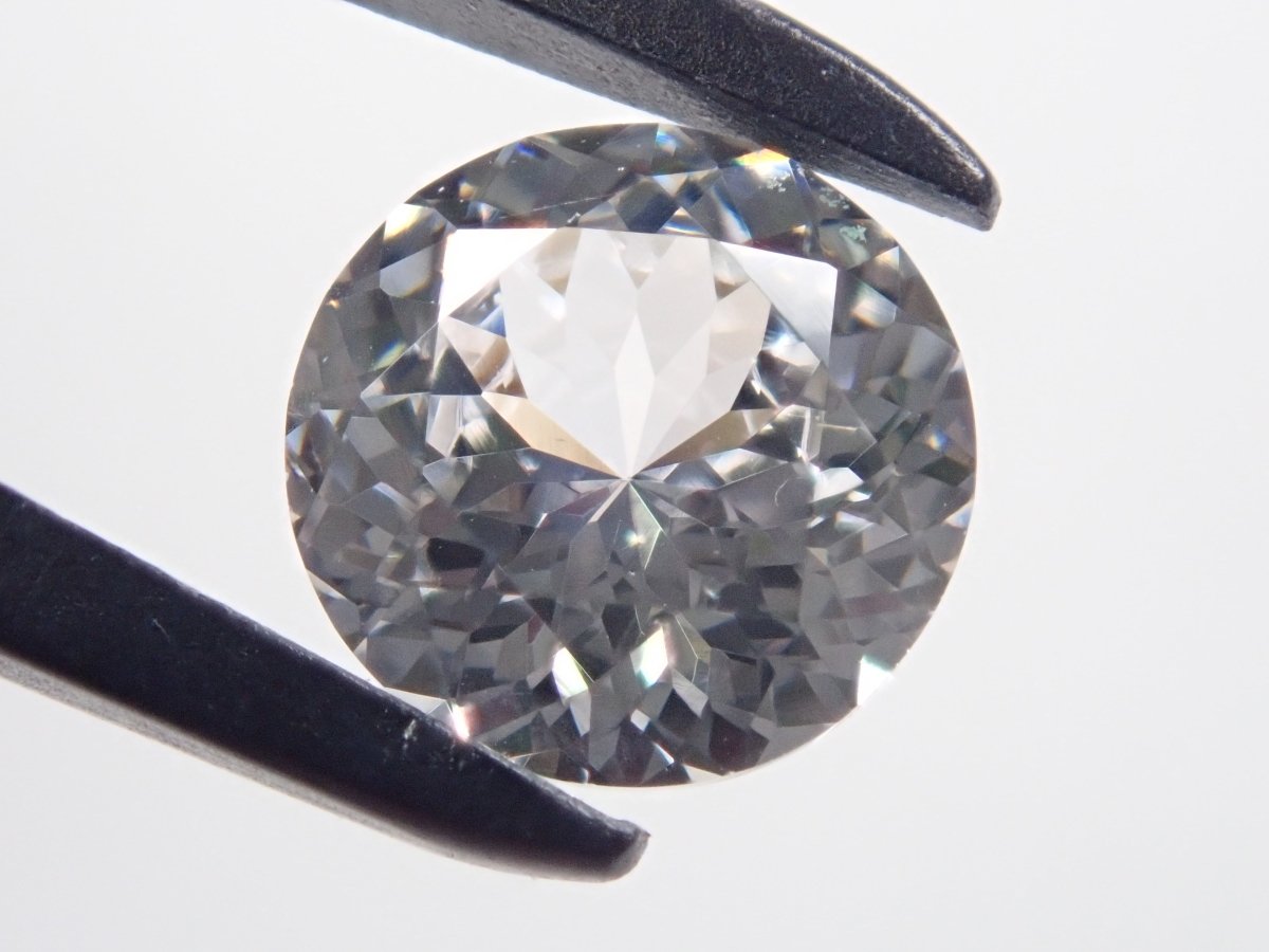 【サンジェ氏】YAG(イットリウムアルミニウムガーネット) 6.5mm/1.548ctルース - カラッツSTORE