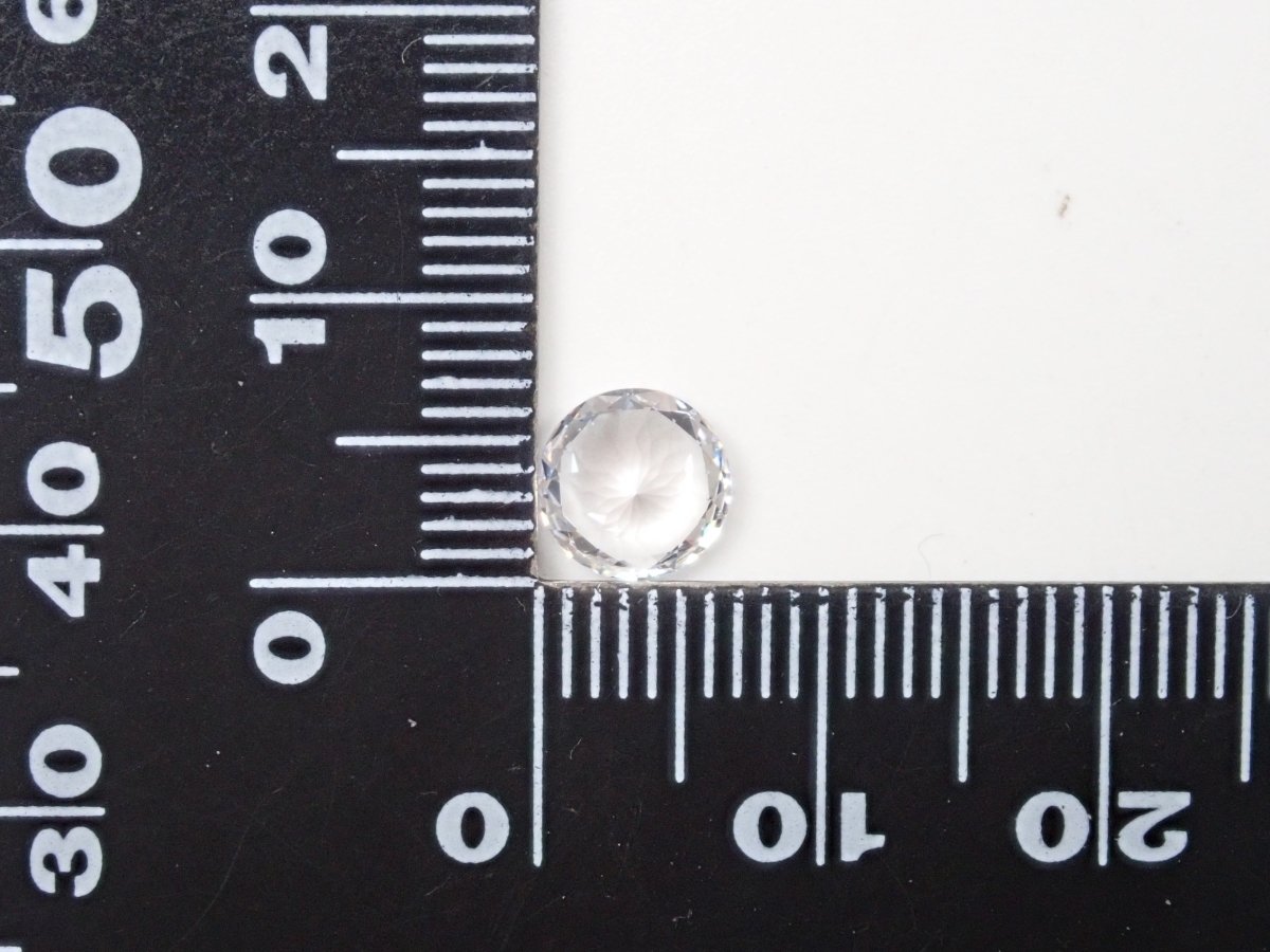 【サンジェ氏】YAG(イットリウムアルミニウムガーネット) 6.5mm/1.548ctルース - カラッツSTORE