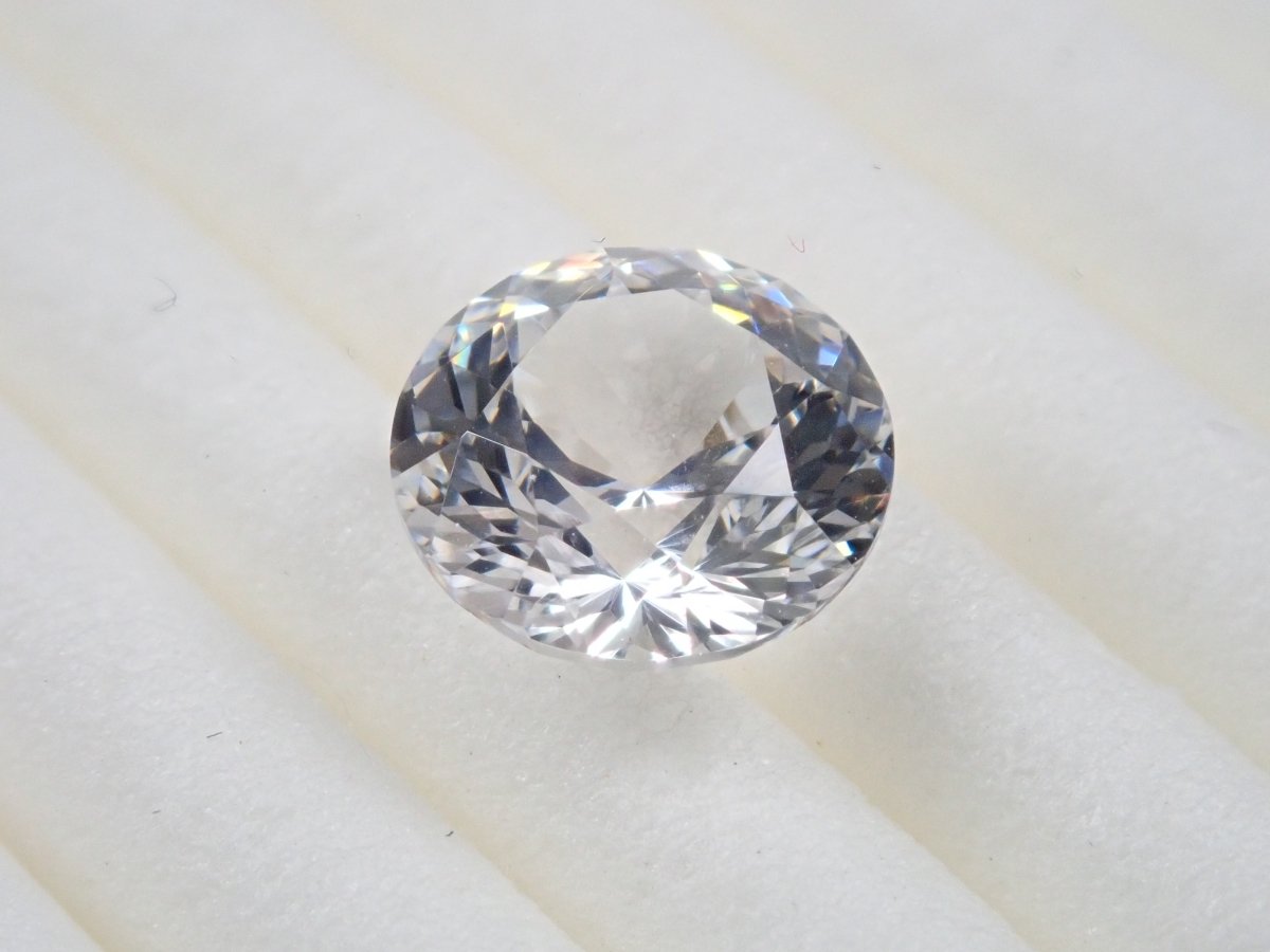 【サンジェ氏】YAG(イットリウムアルミニウムガーネット) 6.5mm/1.774ctルース - カラッツSTORE