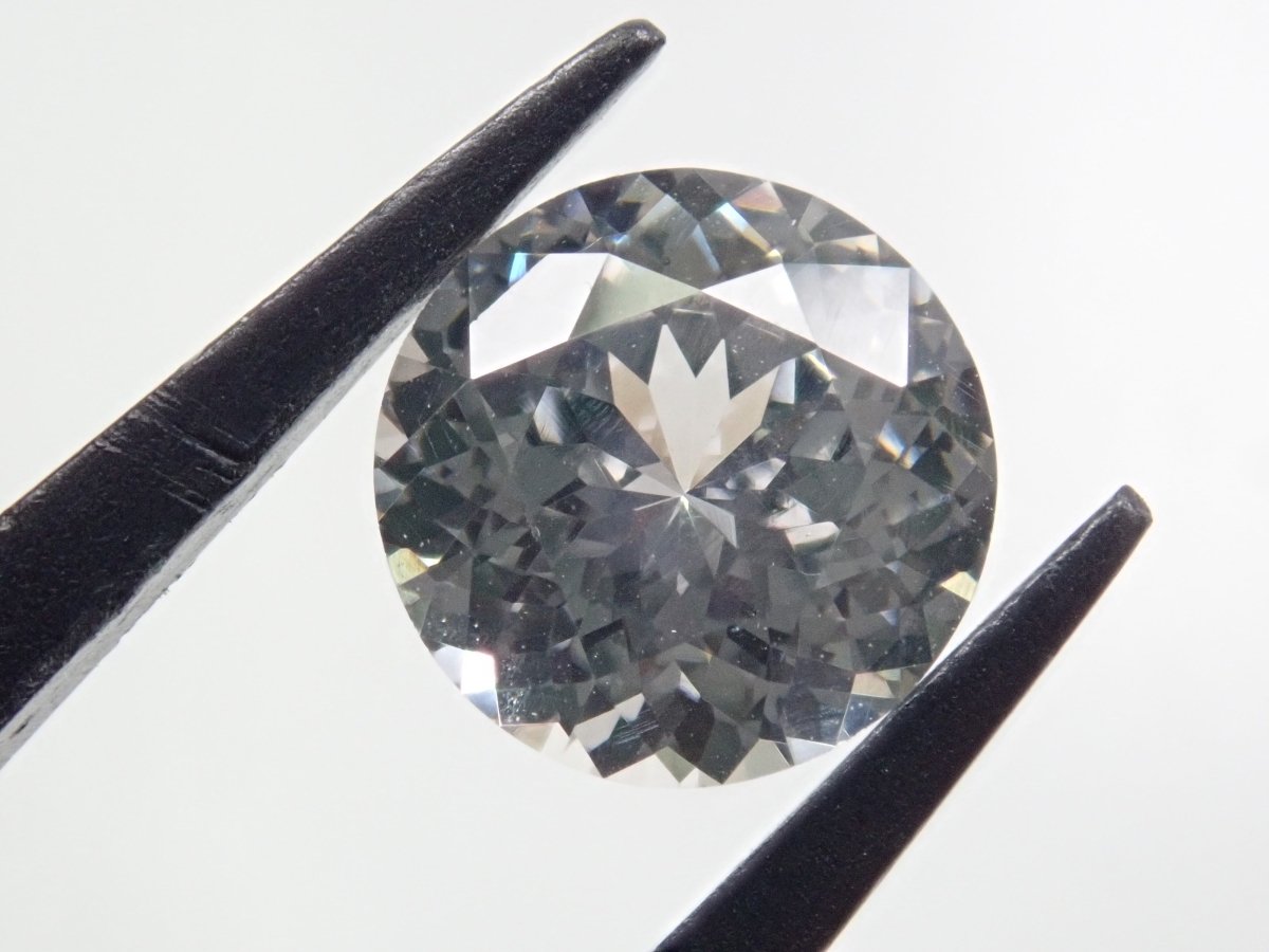 YAG(イットリウムアルミニウムガーネット) 7.3mm./2.150ctルース - カラッツSTORE