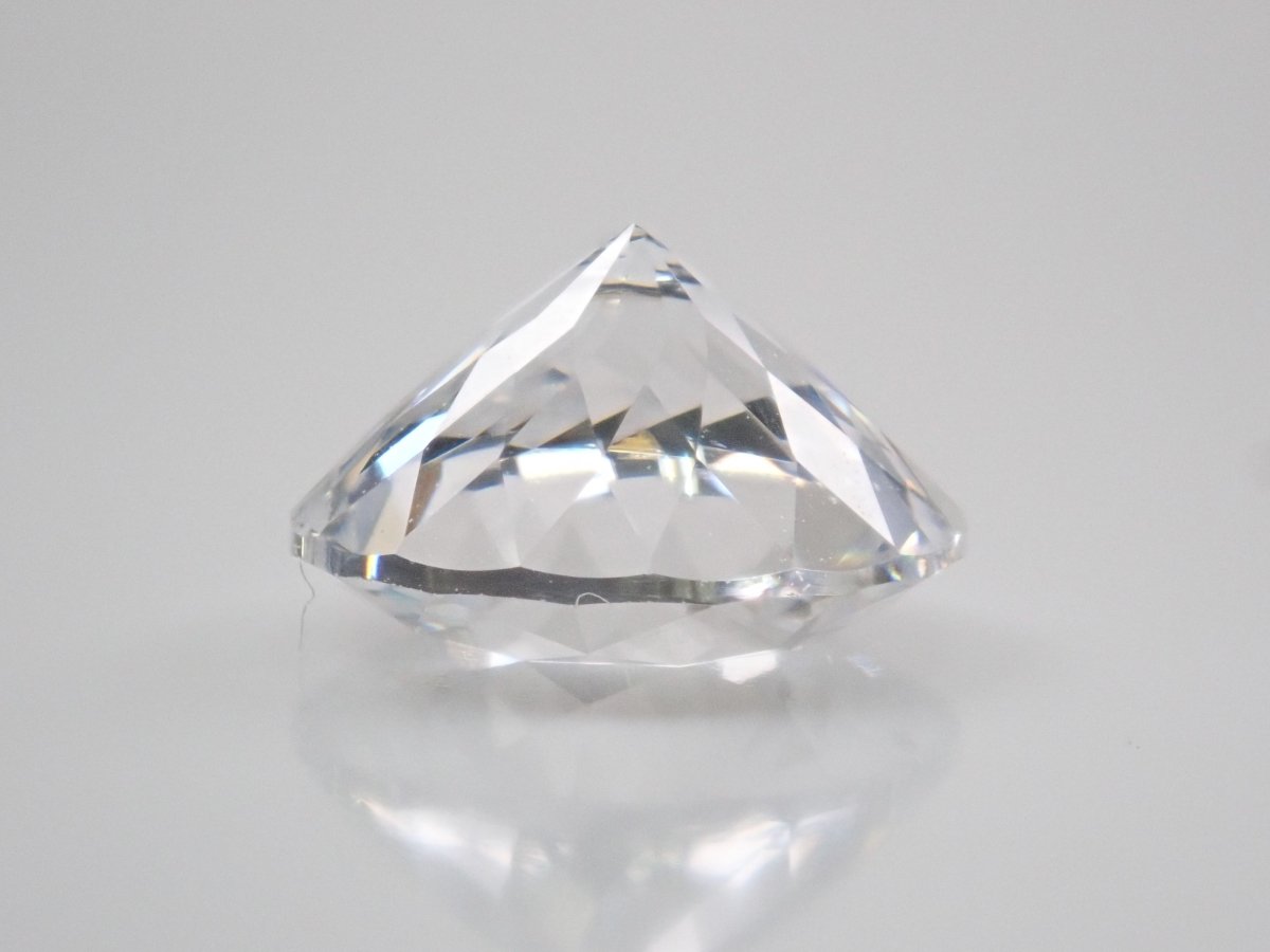 YAG(イットリウムアルミニウムガーネット) 7.3mm./2.150ctルース - カラッツSTORE
