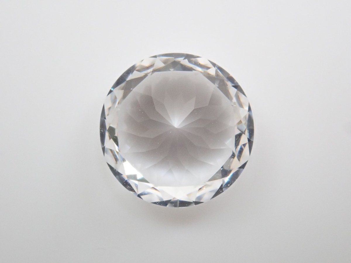 YAG(イットリウムアルミニウムガーネット) 7.3mm./2.150ctルース - カラッツSTORE