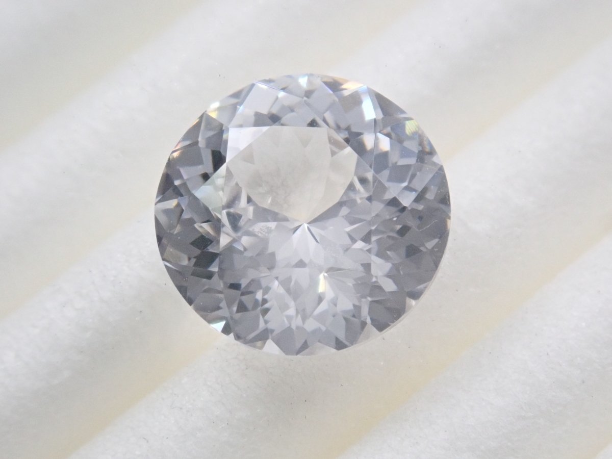 YAG(イットリウムアルミニウムガーネット) 7.5mm/2.410ctルース - カラッツSTORE