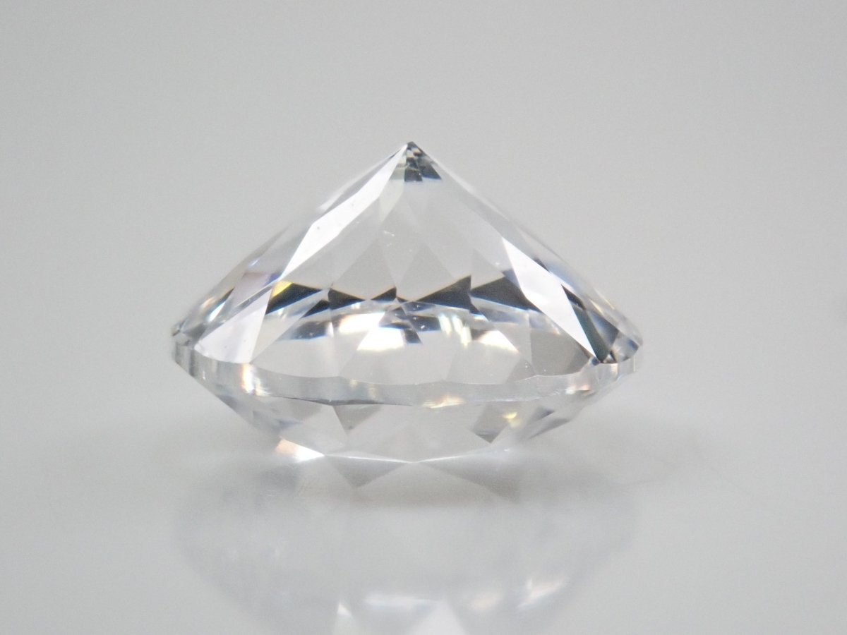 YAG(イットリウムアルミニウムガーネット) 7.5mm/2.410ctルース - カラッツSTORE