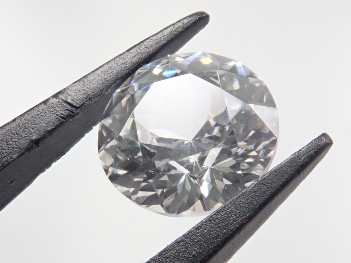 YAG(イットリウムアルミニウムガーネット) 7.5mm/2.410ctルース - カラッツSTORE
