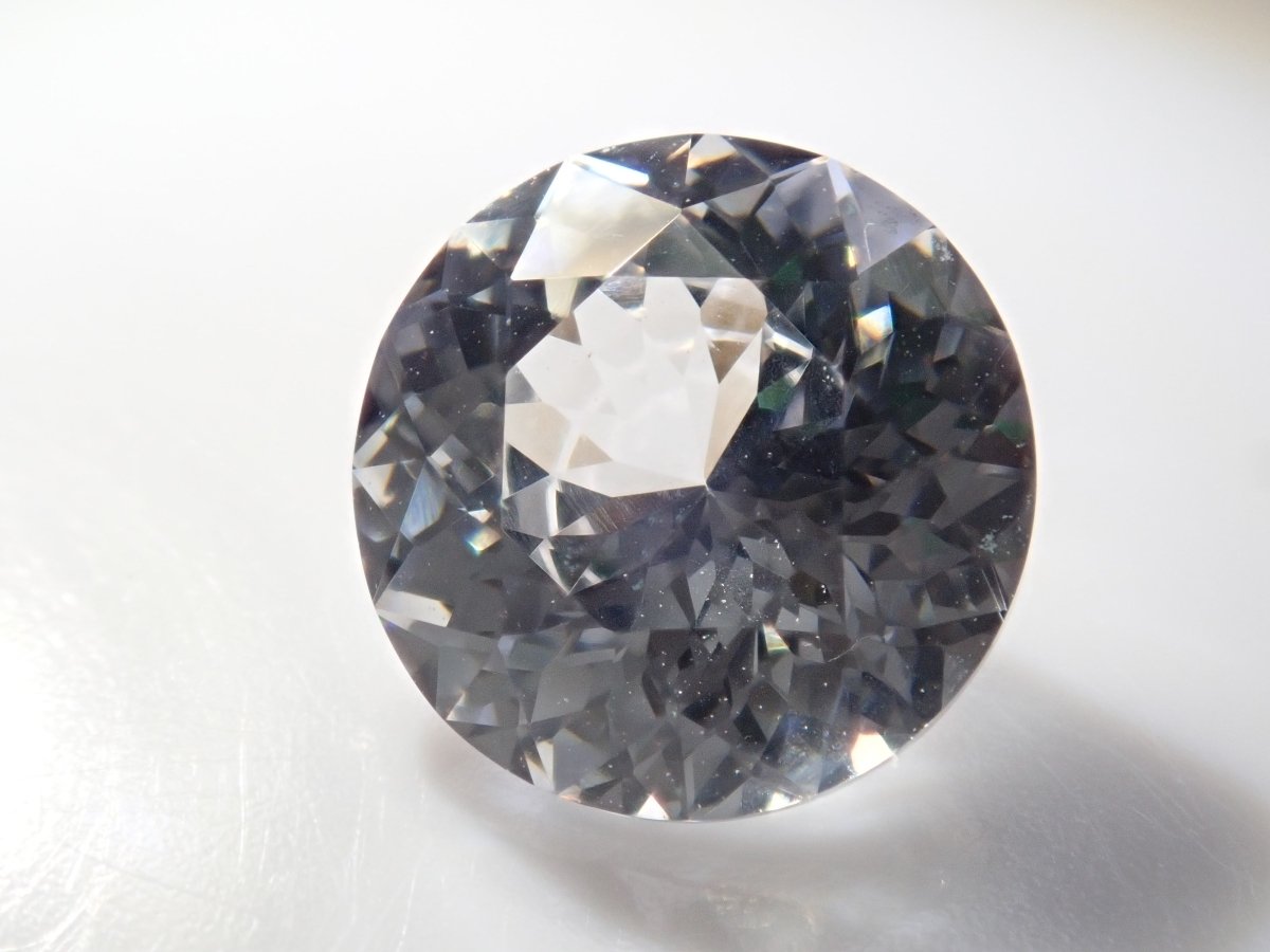 YAG(イットリウムアルミニウムガーネット) 7.5mm/2.410ctルース - カラッツSTORE